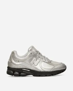 2002R Sneakers Silver Metallic Multi Terrain Grip Versatile lining