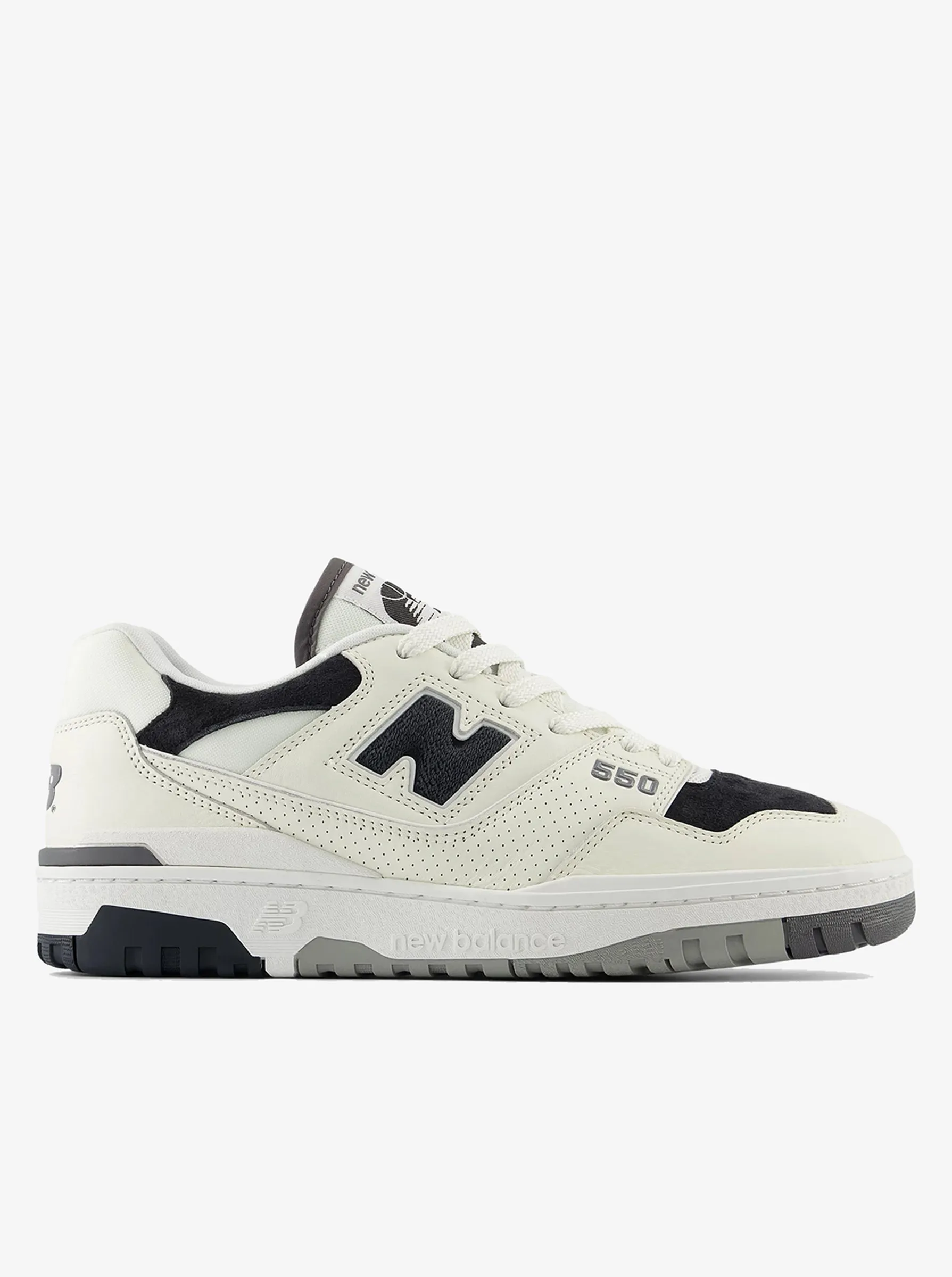 550 Unisex Minimal Look