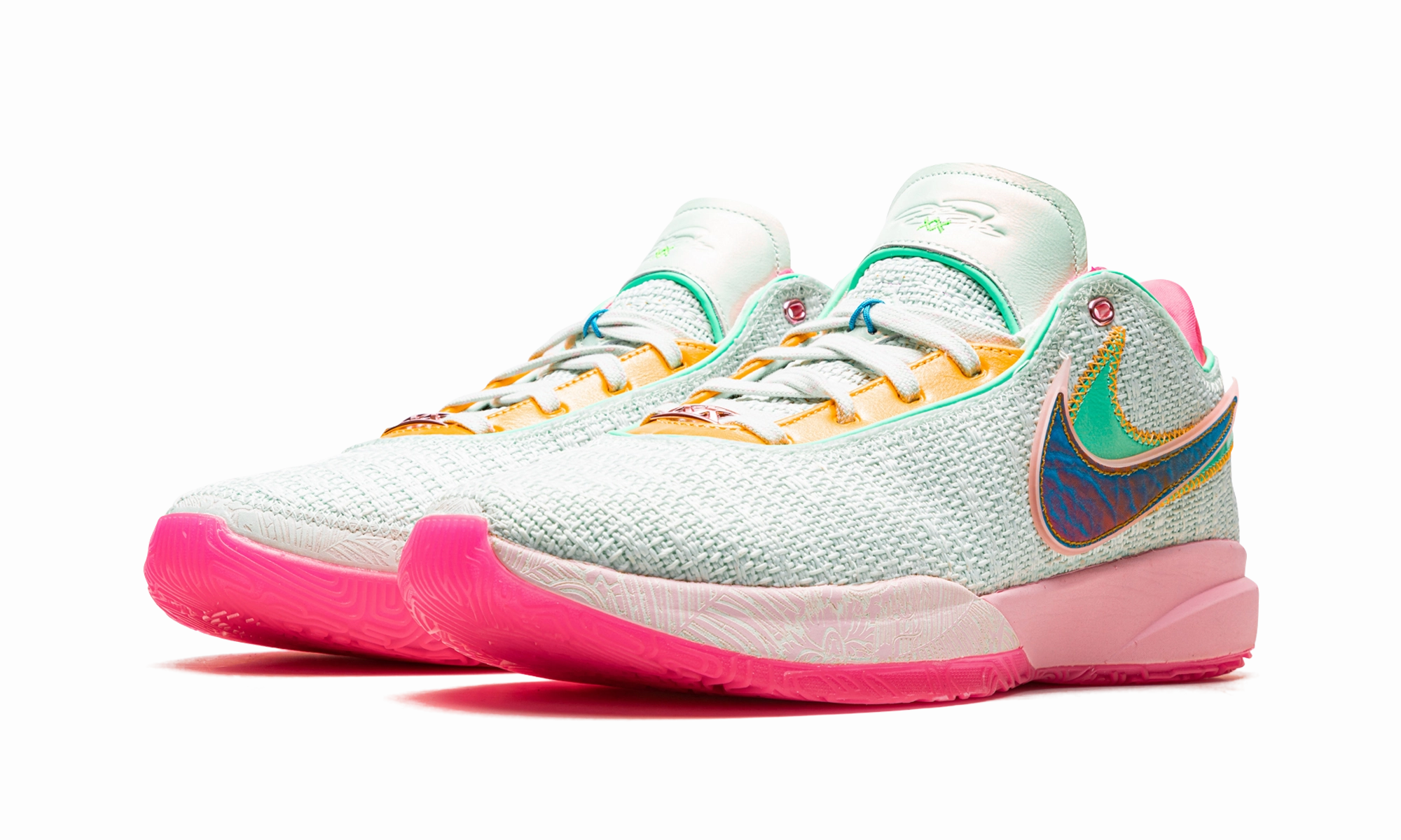 Compression Midsole Pressure Relief Zones LeBron 20 "Time Machine"