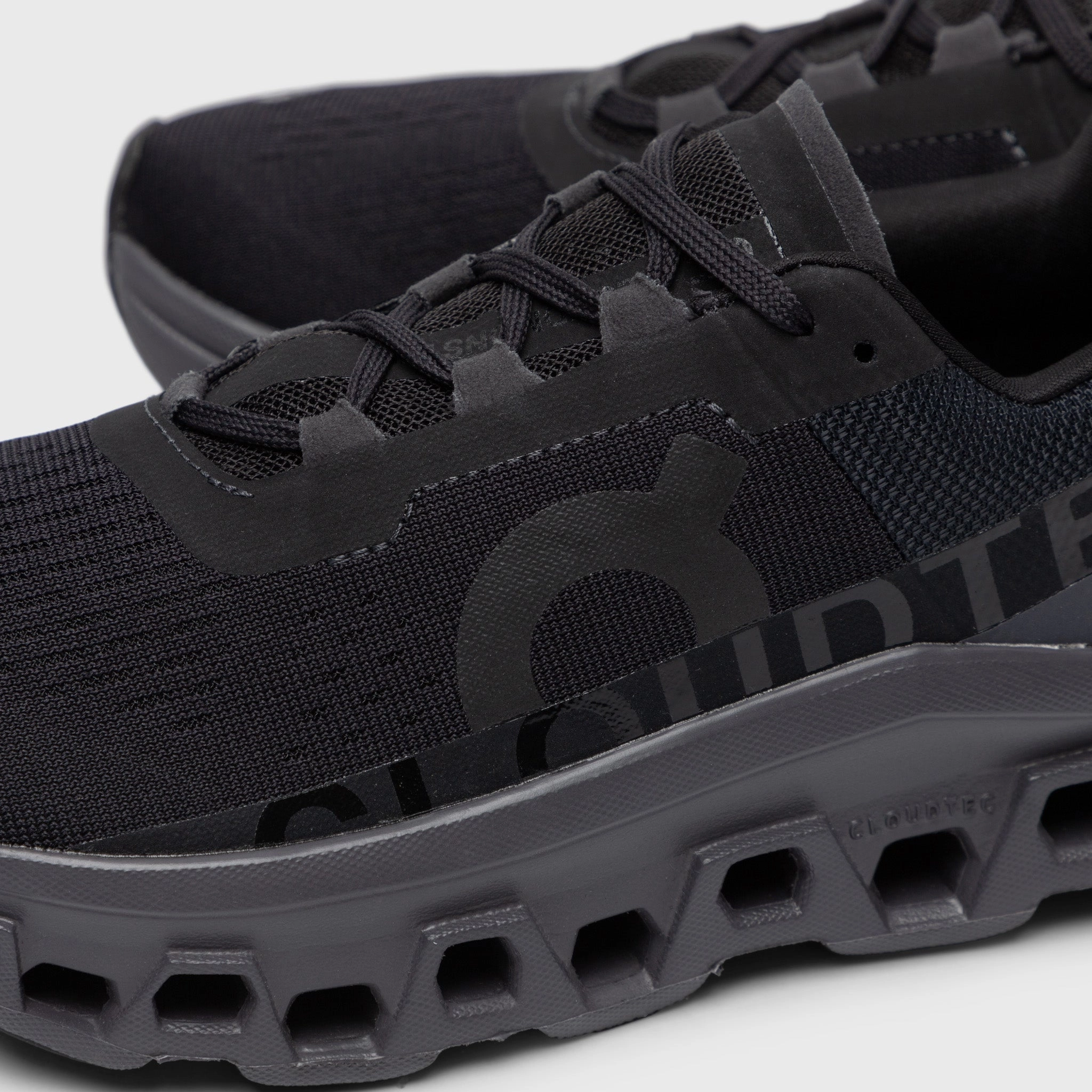 barefoot running On Women's Cloudmonster Black / Magnet