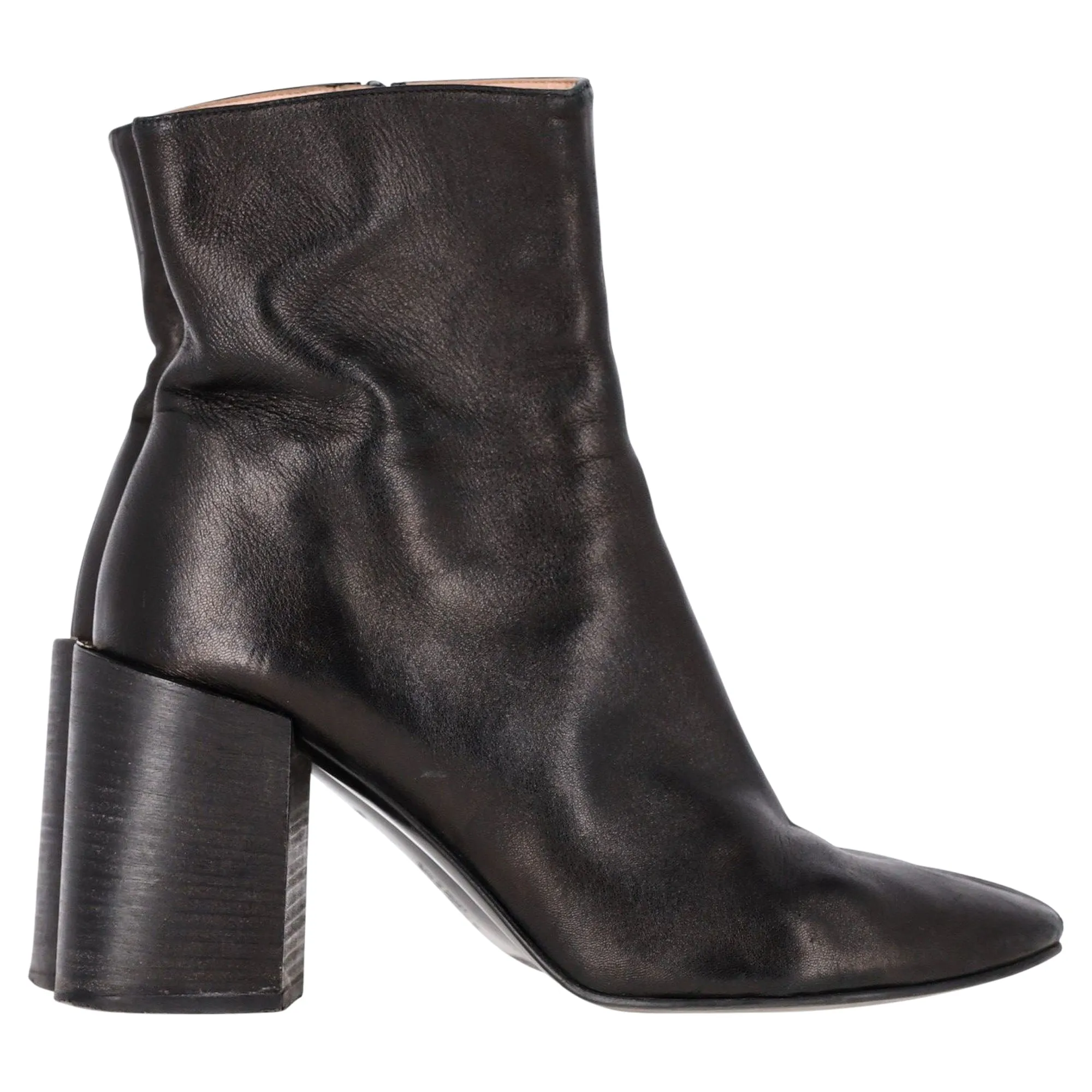 Artist Neutral design Acne Studios Saul Ankle Boots in Black Leather