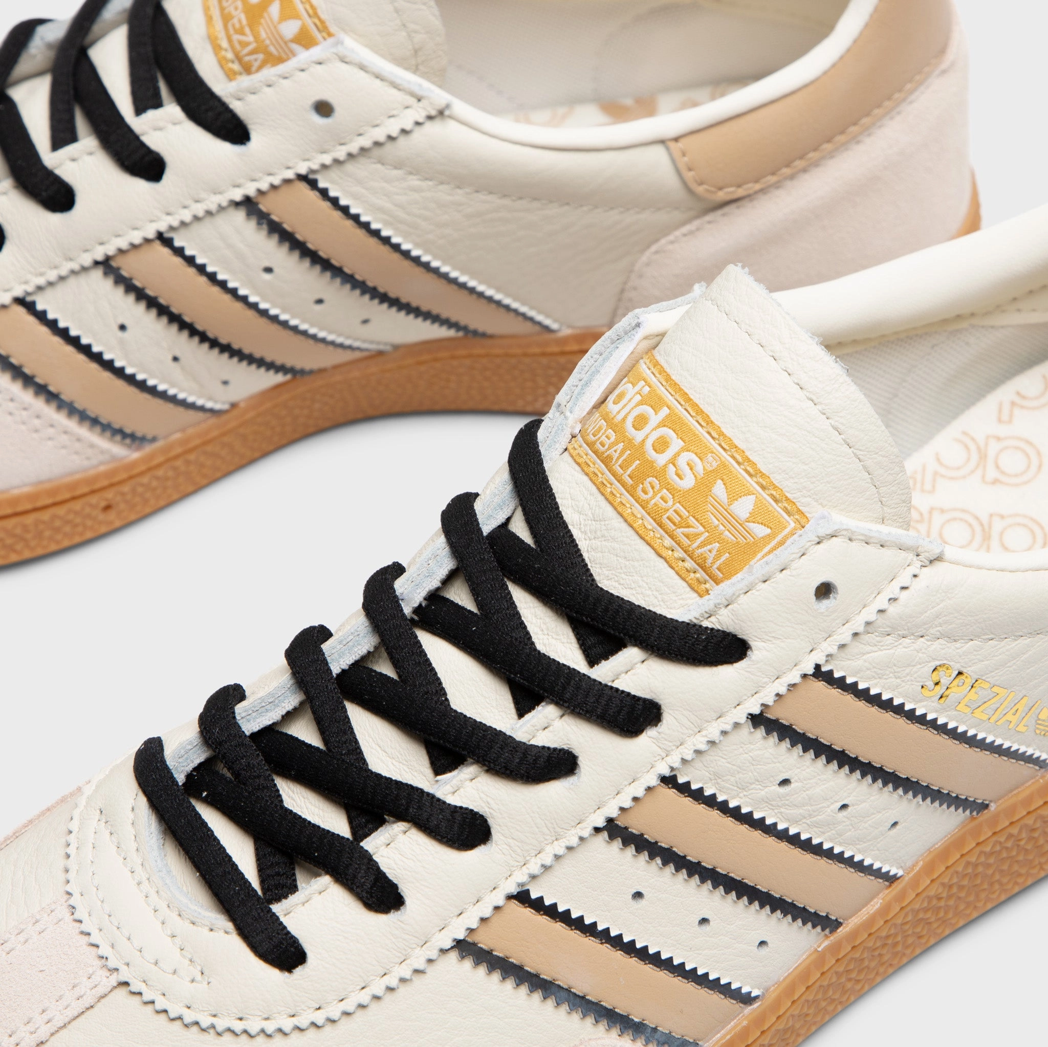 Flexible Movement adidas Originals Handball Spezial Tan / Brown - Navy