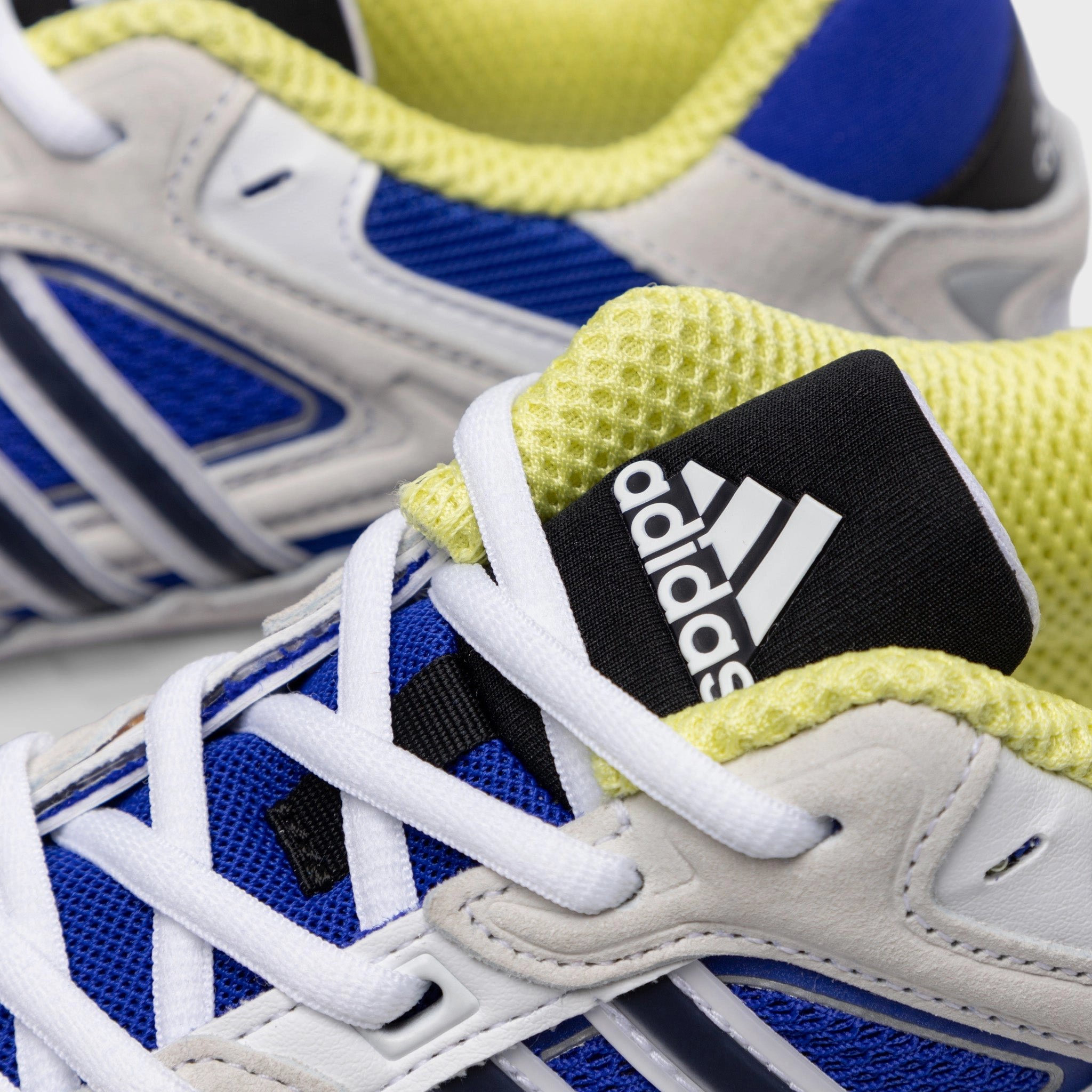 Round Toe Design Urban Flex adidas Originals Response CL White / Blue - Yellow