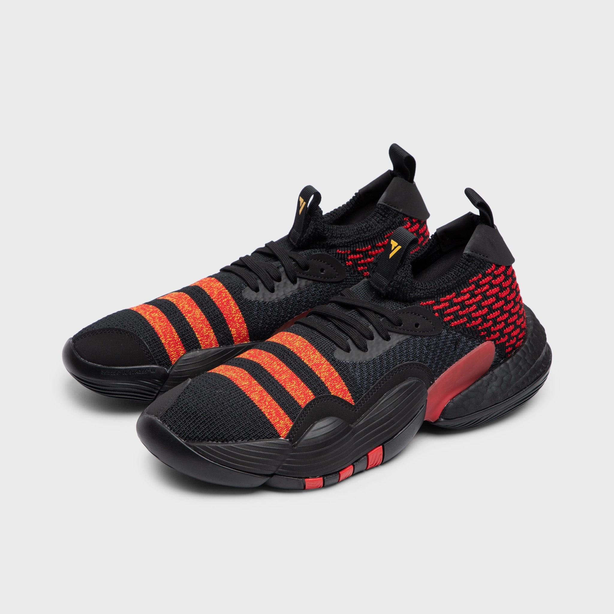 Streetwear Look adidas Trae Young 2.0 Core Black / Better Scarlet - Bold Gold