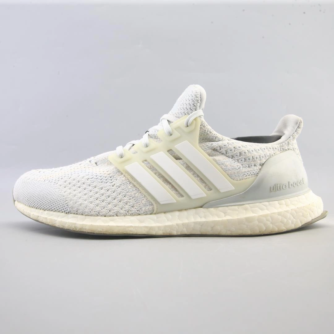 winter running shoes running in mountains ADIDAS ULTRABOOST 5.0 DNA