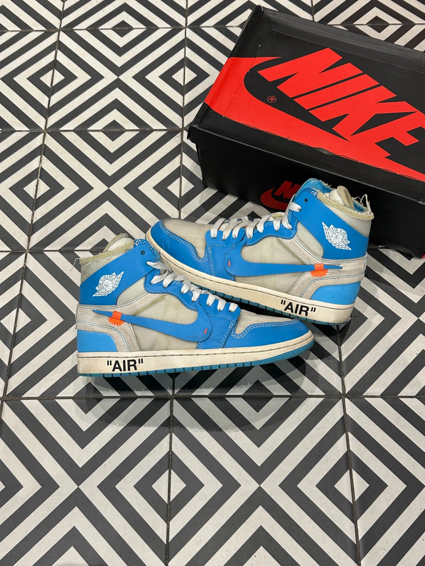 Jordan 1 High Off-White UNC (Taille 40) Breathable Perforations Comfort Cushion