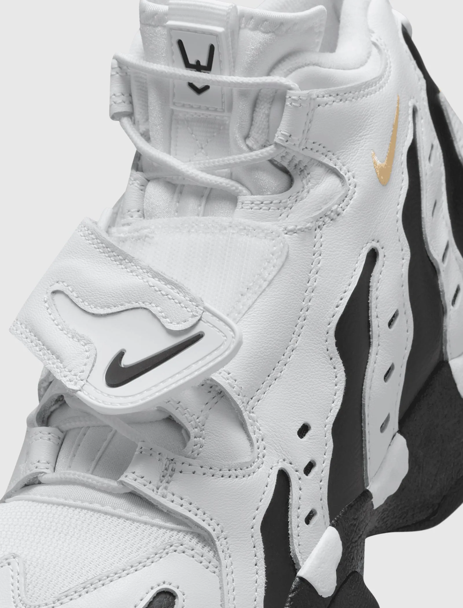 Quiet Step All Day Weekend Warriors AIR DT MAX '96 "WHITE/ BLACK/ VEGAS GOLD"