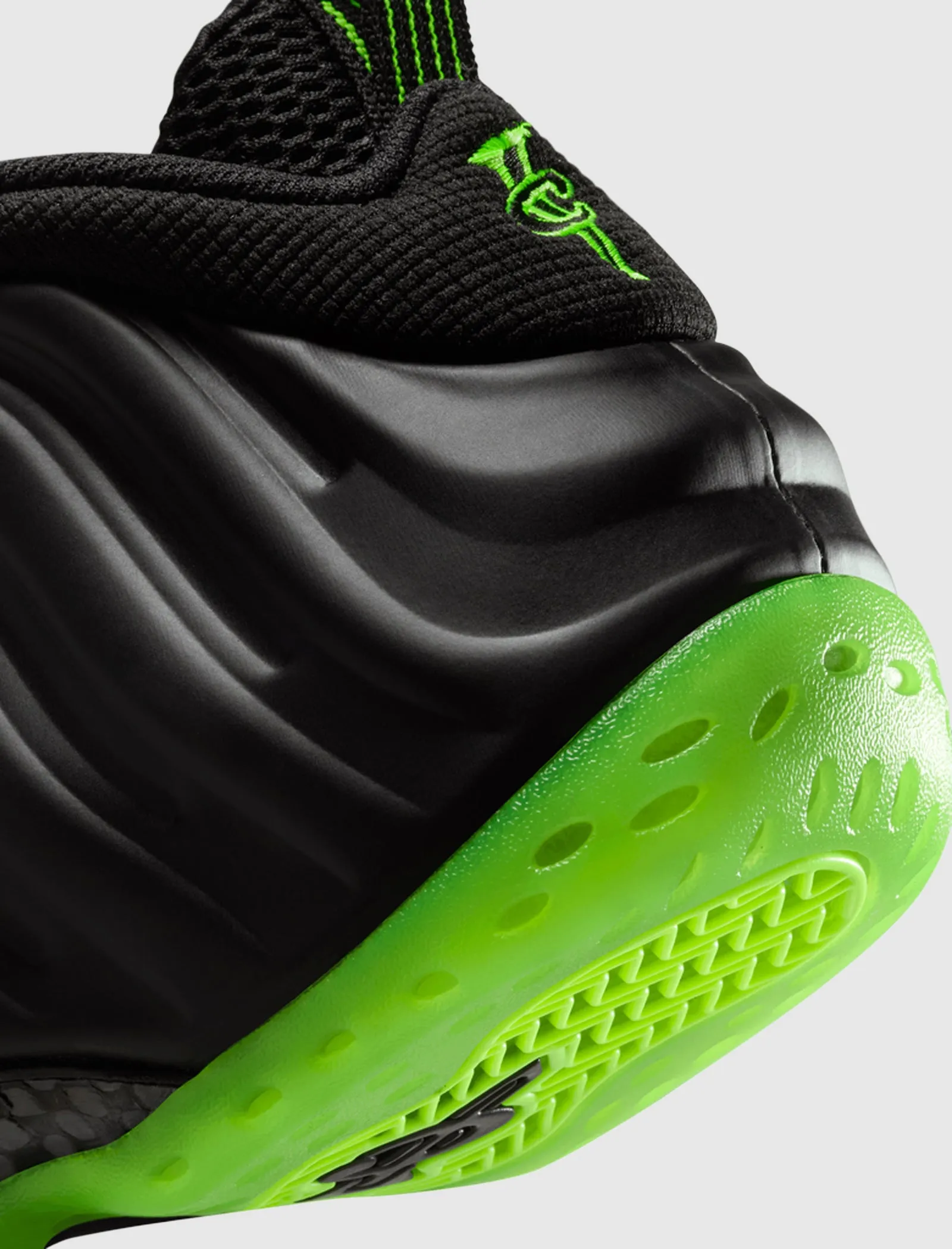 Heart Glow Durable Build Weekend Errands AIR FOAMPOSITE ONE "BLACK/VOLT"