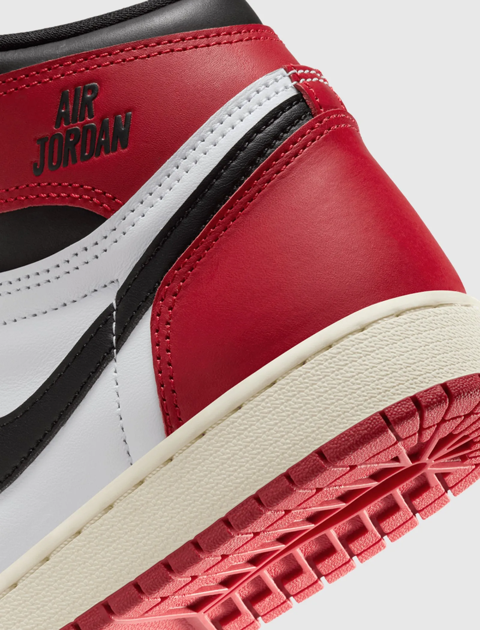 AIR JORDAN 1 RETRO HIGH OG "BLACK TOE REIMAGINED" GS Hiking Marathon Fit