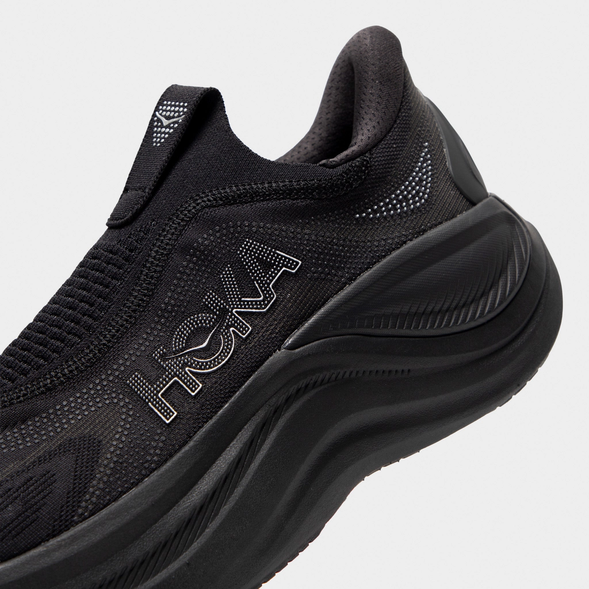 Hoka Skyward Laceless Black / Black Skip Step Dot Play