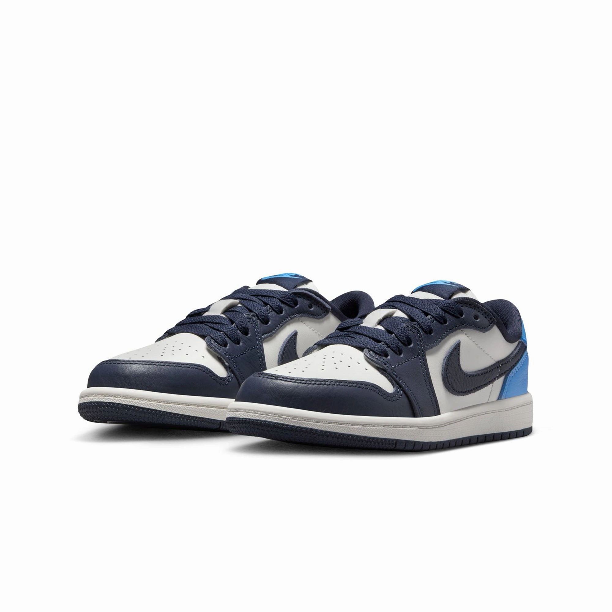 Air Jordan 1 Low OG "Obsidian" Low Cut Prostration