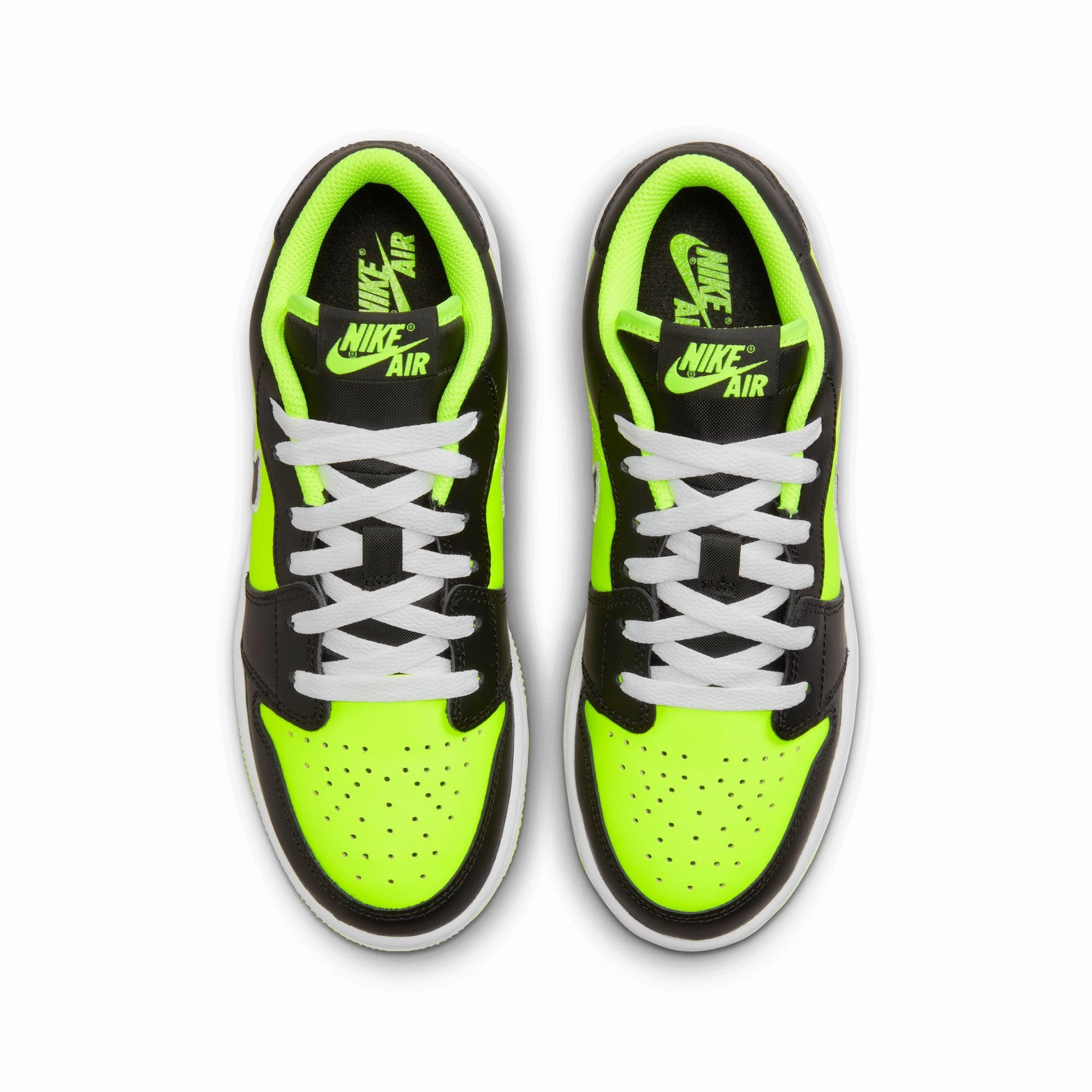 Air Jordan 1 Low SE DX6666-701 Sporty Look