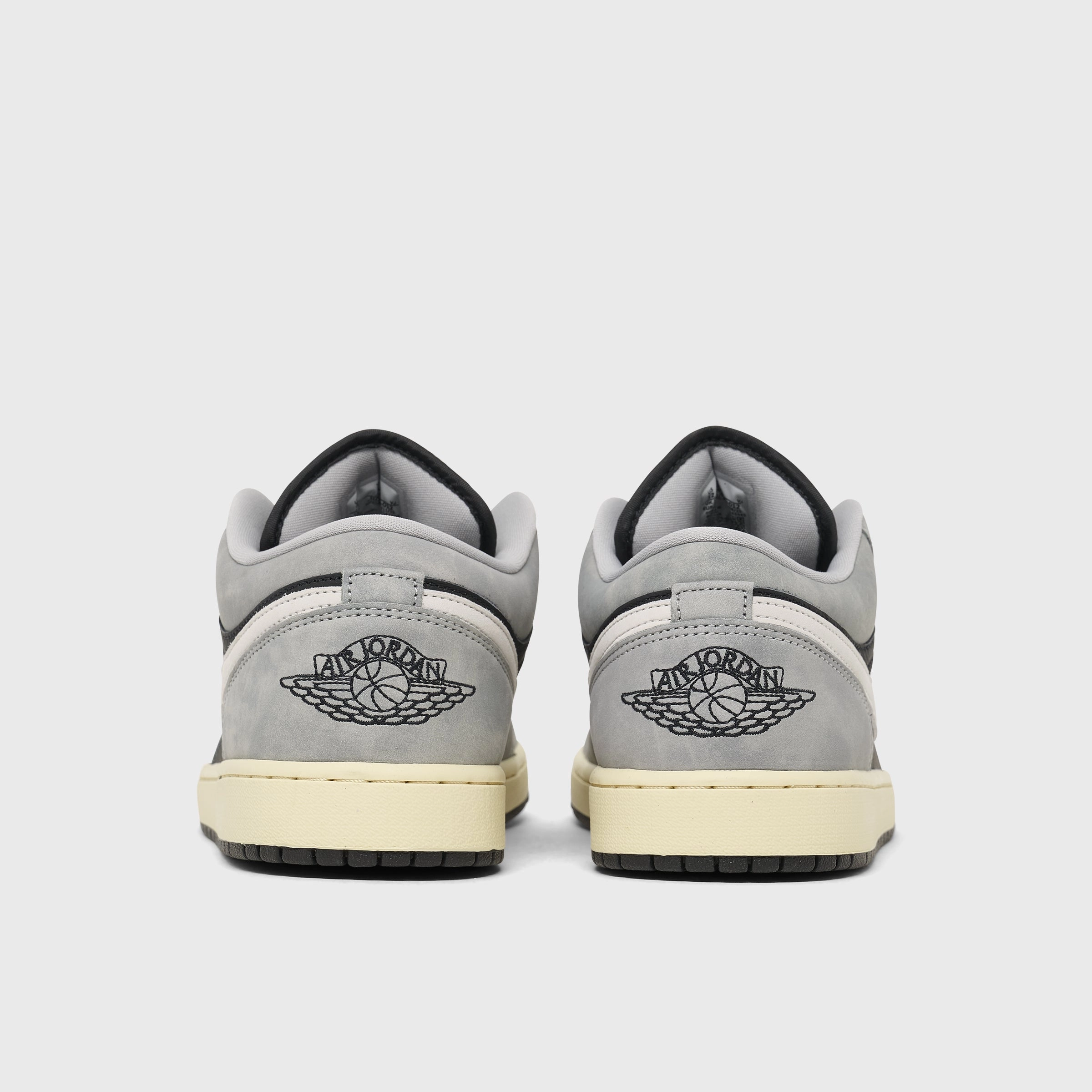 Multi Directional Grip Sole Grip Support Air Jordan 1 Low SE Light Smoke Grey / Black - Sail