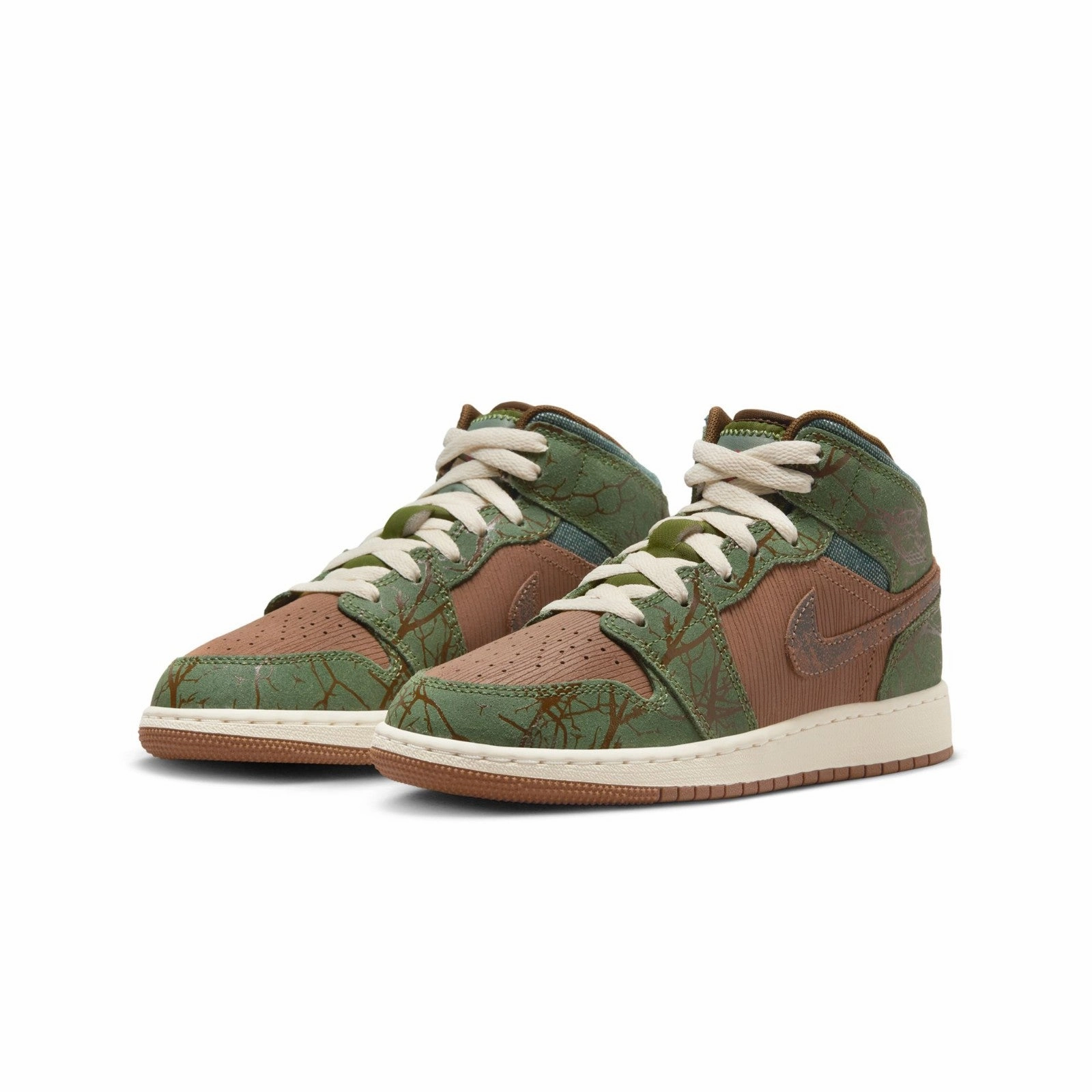 Multi Terrain Grip Air Jordan 1 Mid Sneaker School FQ8101-200