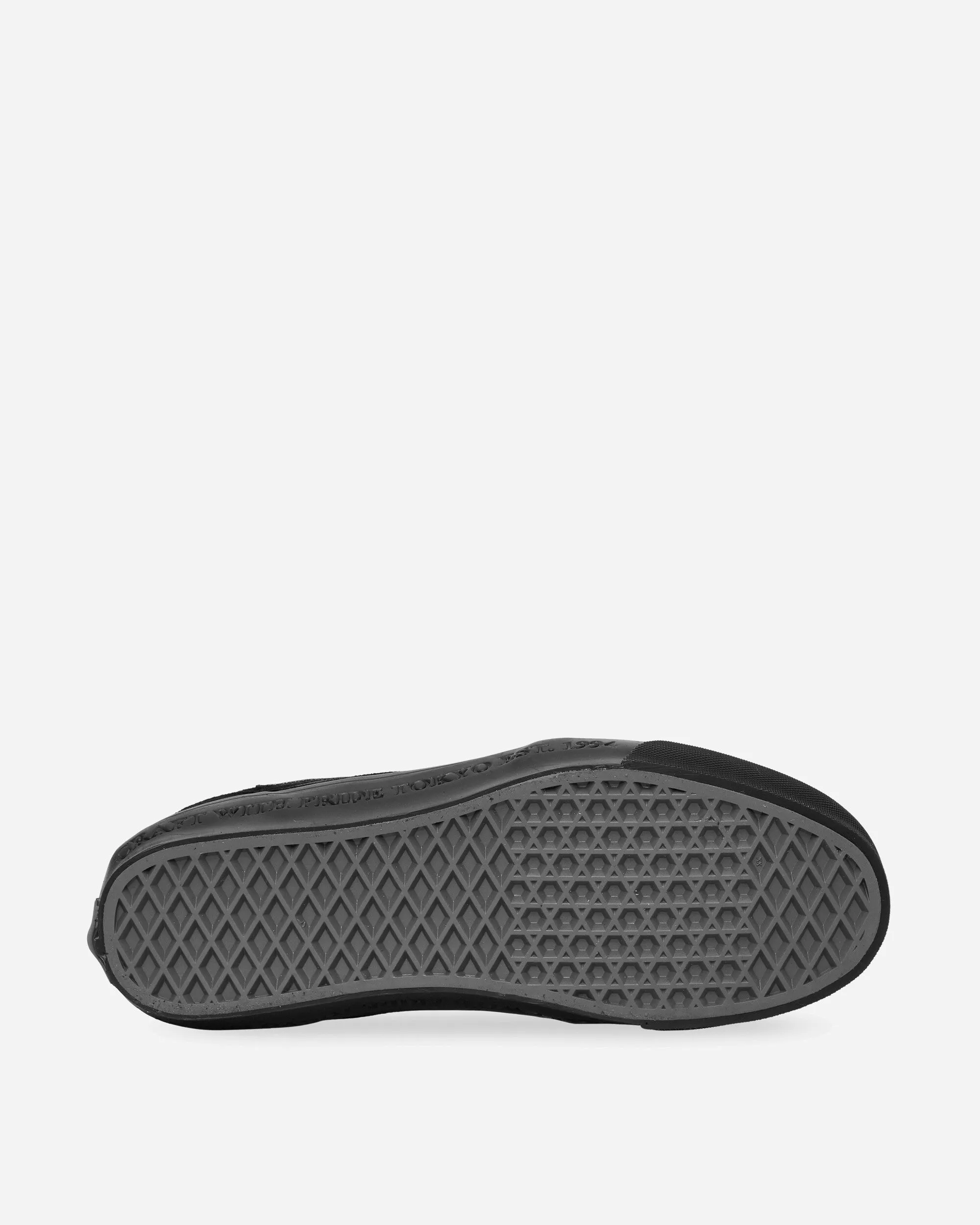Responsive Footbed Neighborhood Half Cab 33 Sneakers Black