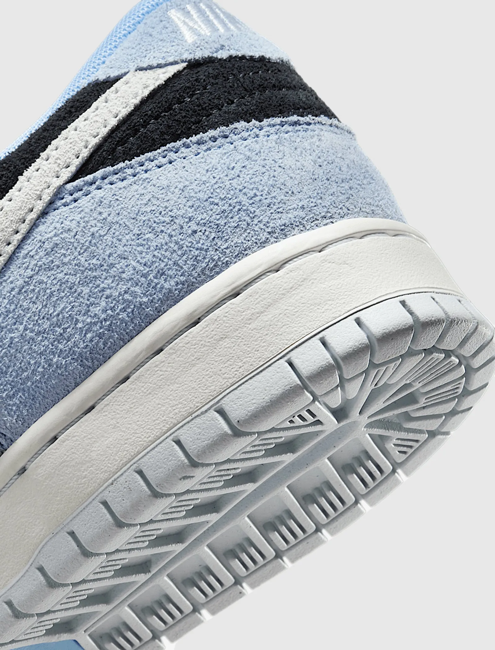 Free Pace Travel Light SB DUNK LOW "ALUMINUM"