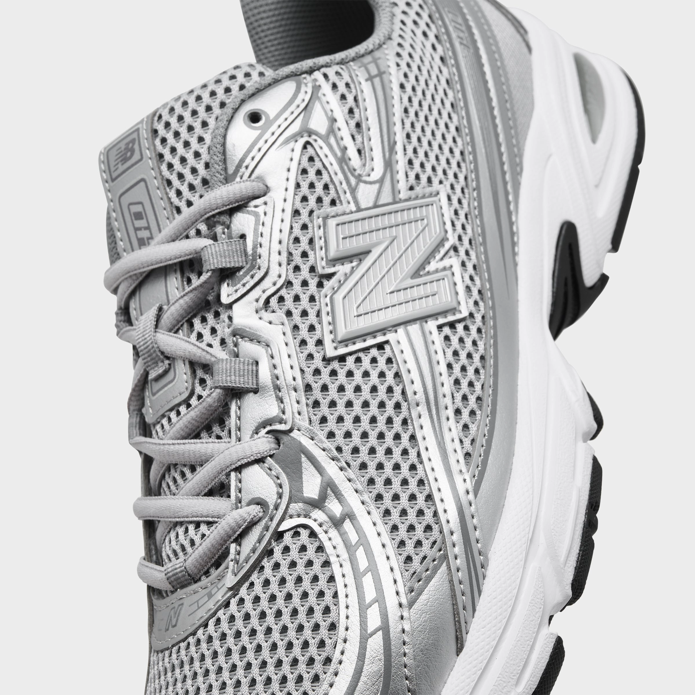 fashion - forward shoe intention running in a mangrove area shoes New Balance 740 White / Silver
