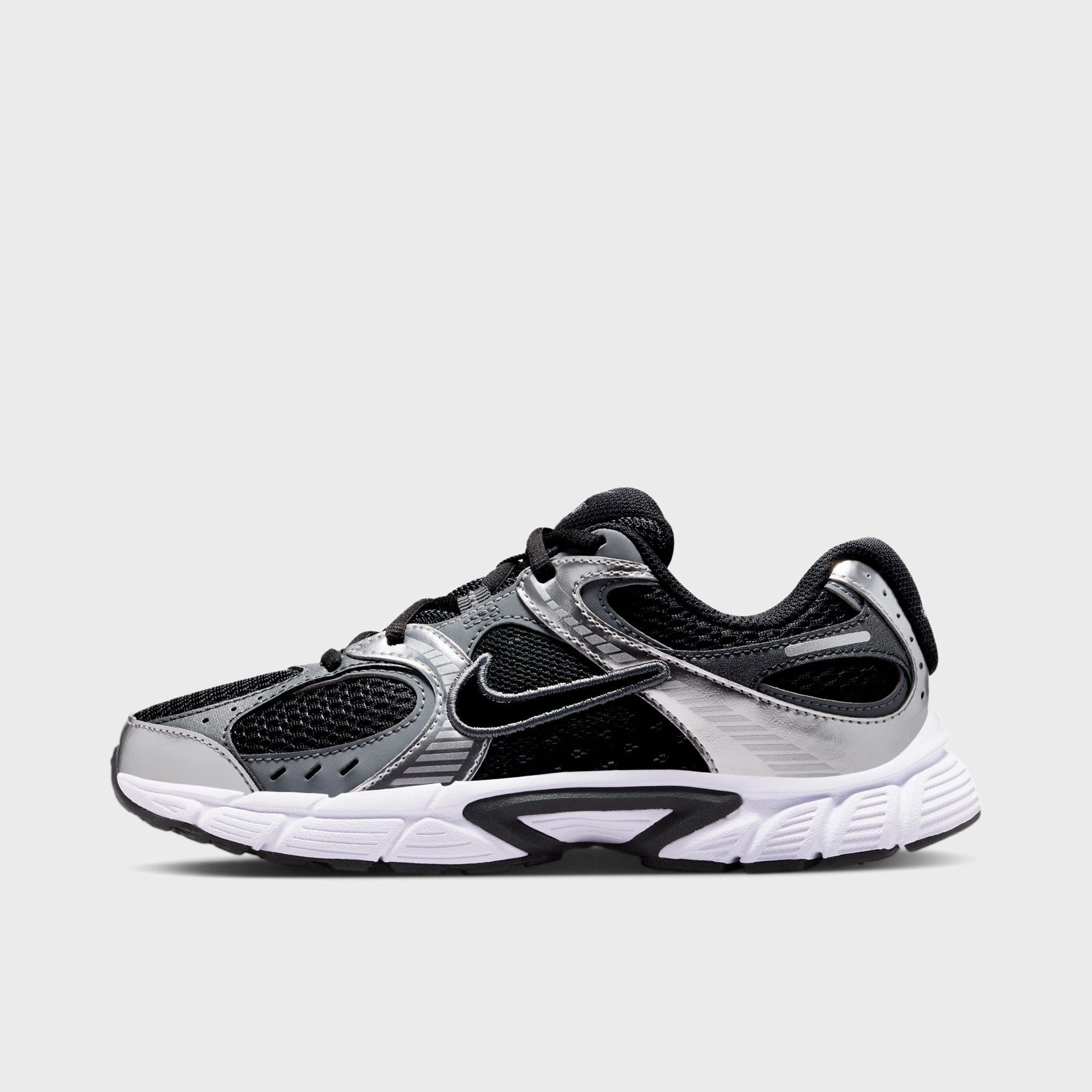 Nike V5 RNR GS Black / Anthracite - Smoke Grey Built Light Bold Detail