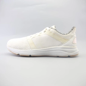 AVIA MEMORY FOAM gym - ready running on a grass track shoes
