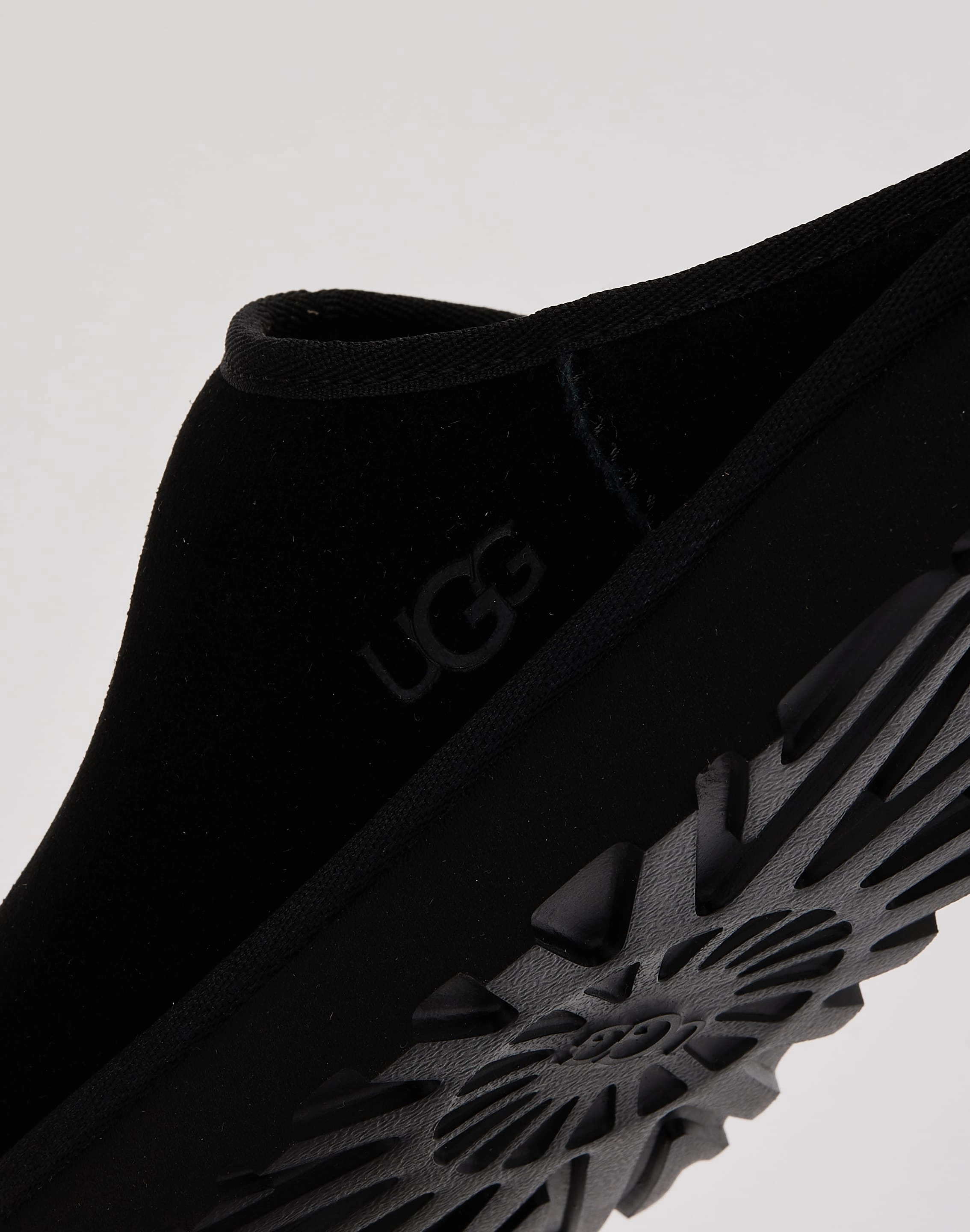 UGG Classic Slip-On Mid Top Design