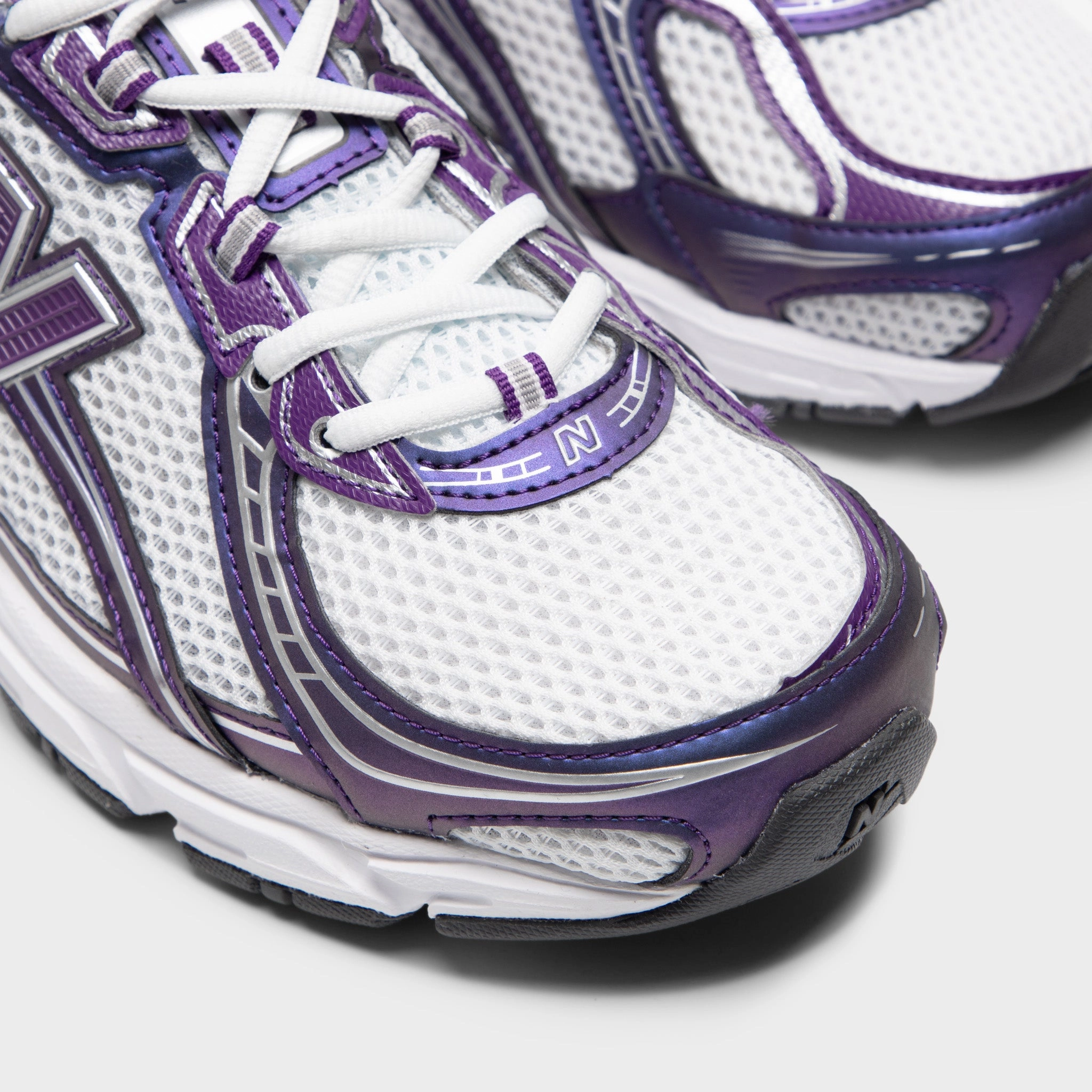 New Balance 740 White / Concord Grape Training - session ventilation - technology