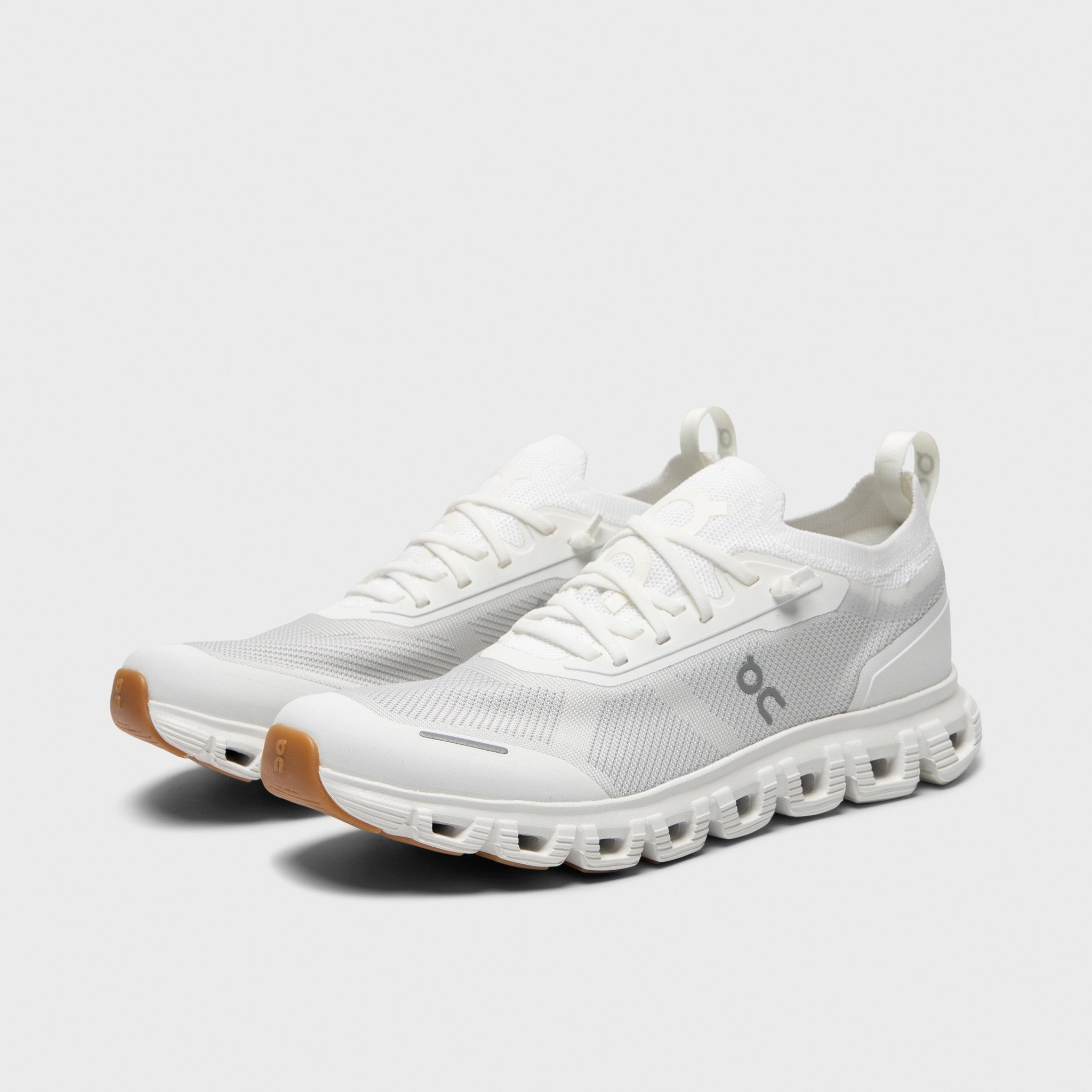On Women's Cloud 6 Versa White / White Straight Running lace - up running option