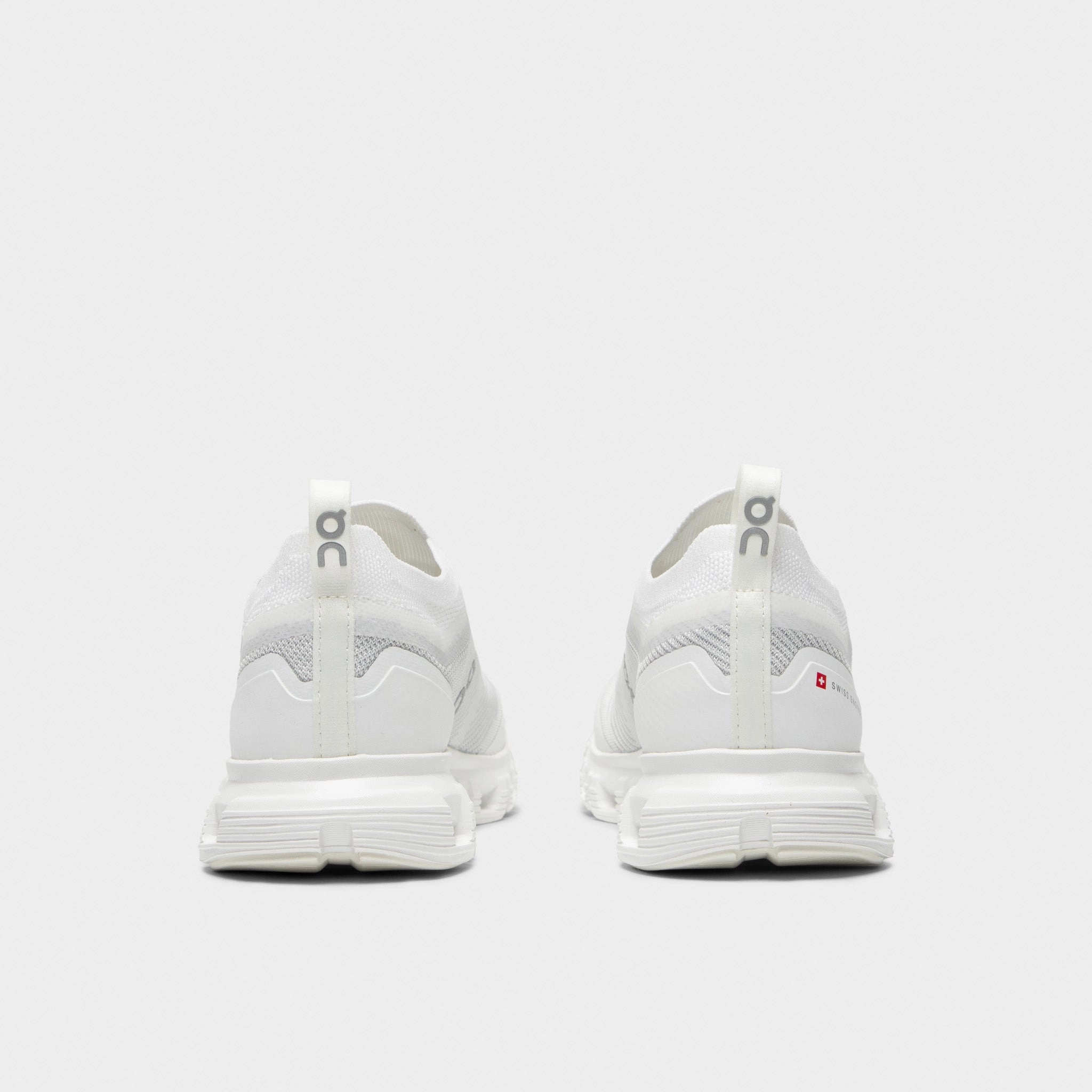 On Women's Cloud 6 Versa White / White Flex Traction