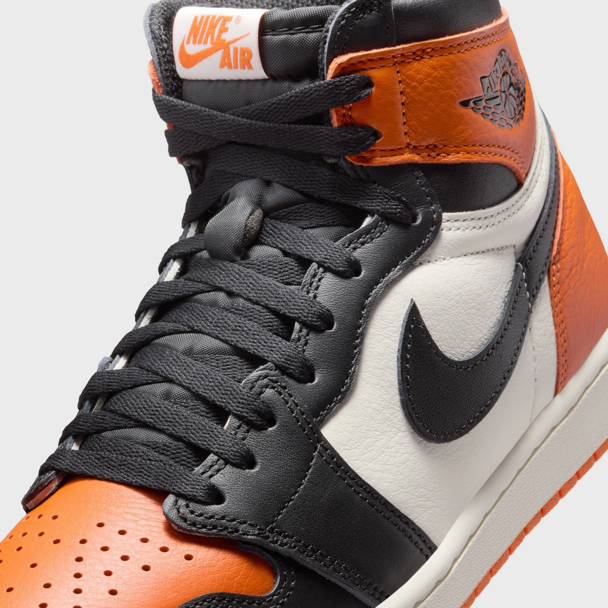 Jordan 1 Retro High OG Black / Sail - Starfish Stable Heel Street Play