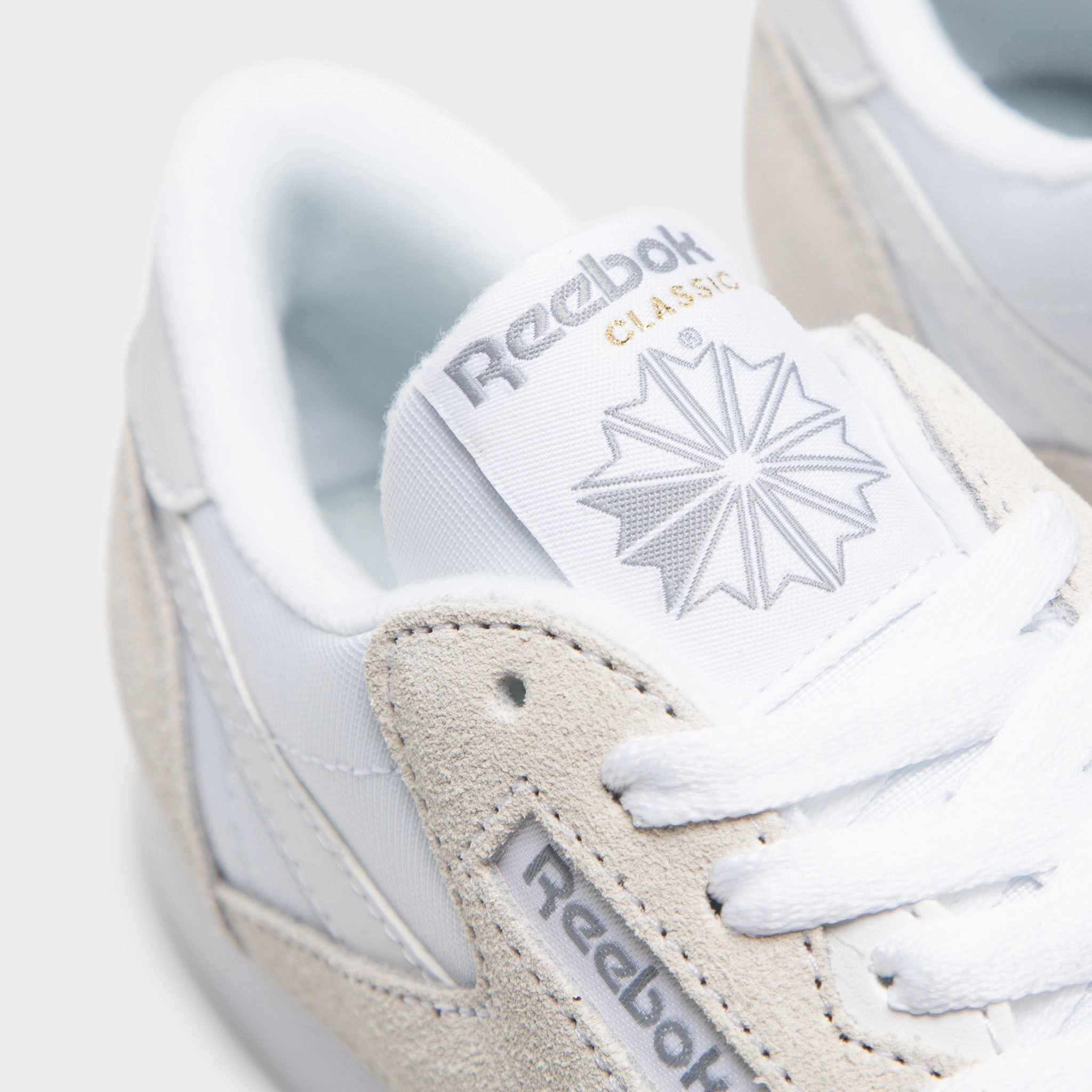 Busy Streets Model Day Reebok Women's Classic Nylon White / Grey