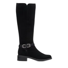 Durable Shell All Day Wear Clarks Maye Aster in Black Suede