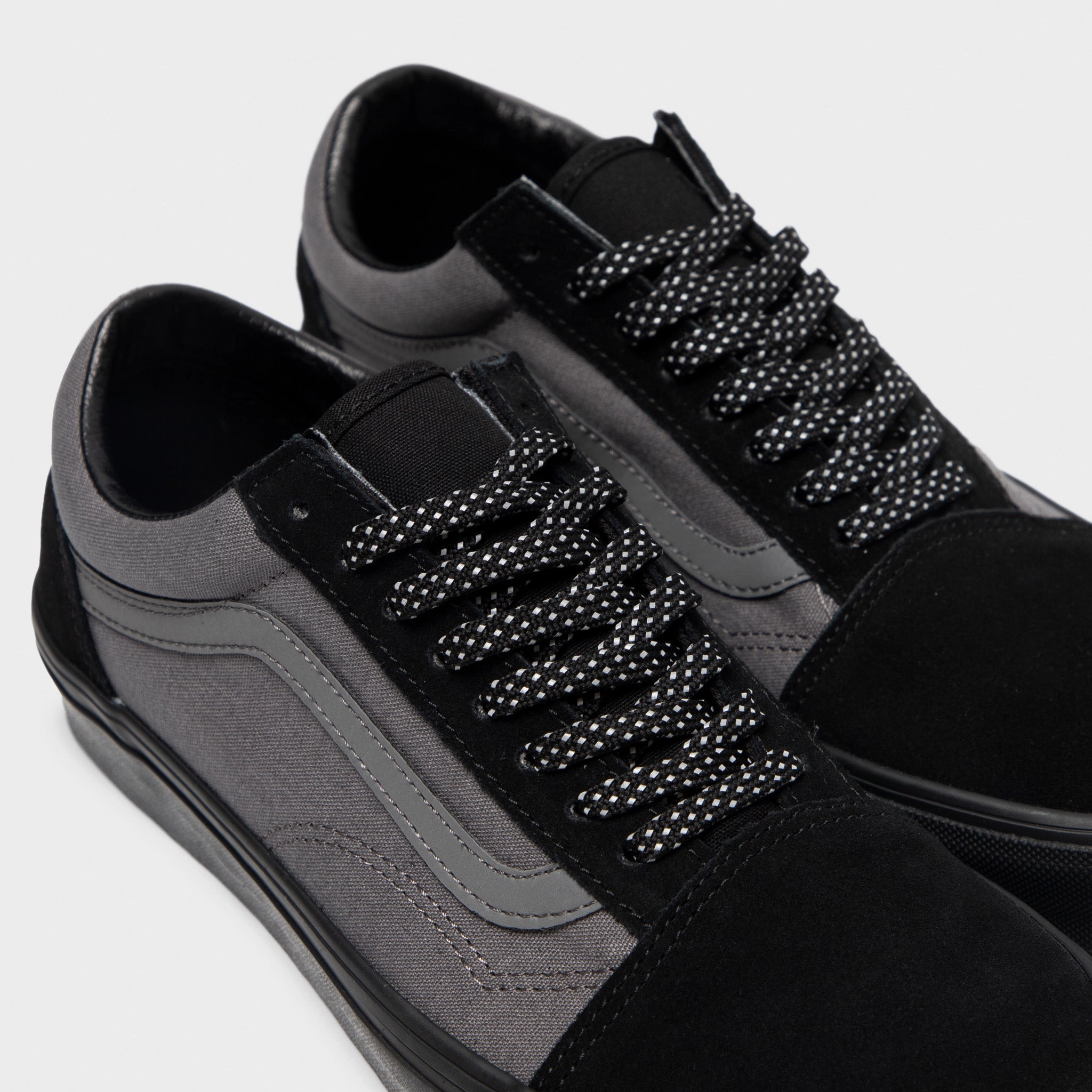 Vans Old Skool Black / Reflective Relaxed Style Memory foam insole