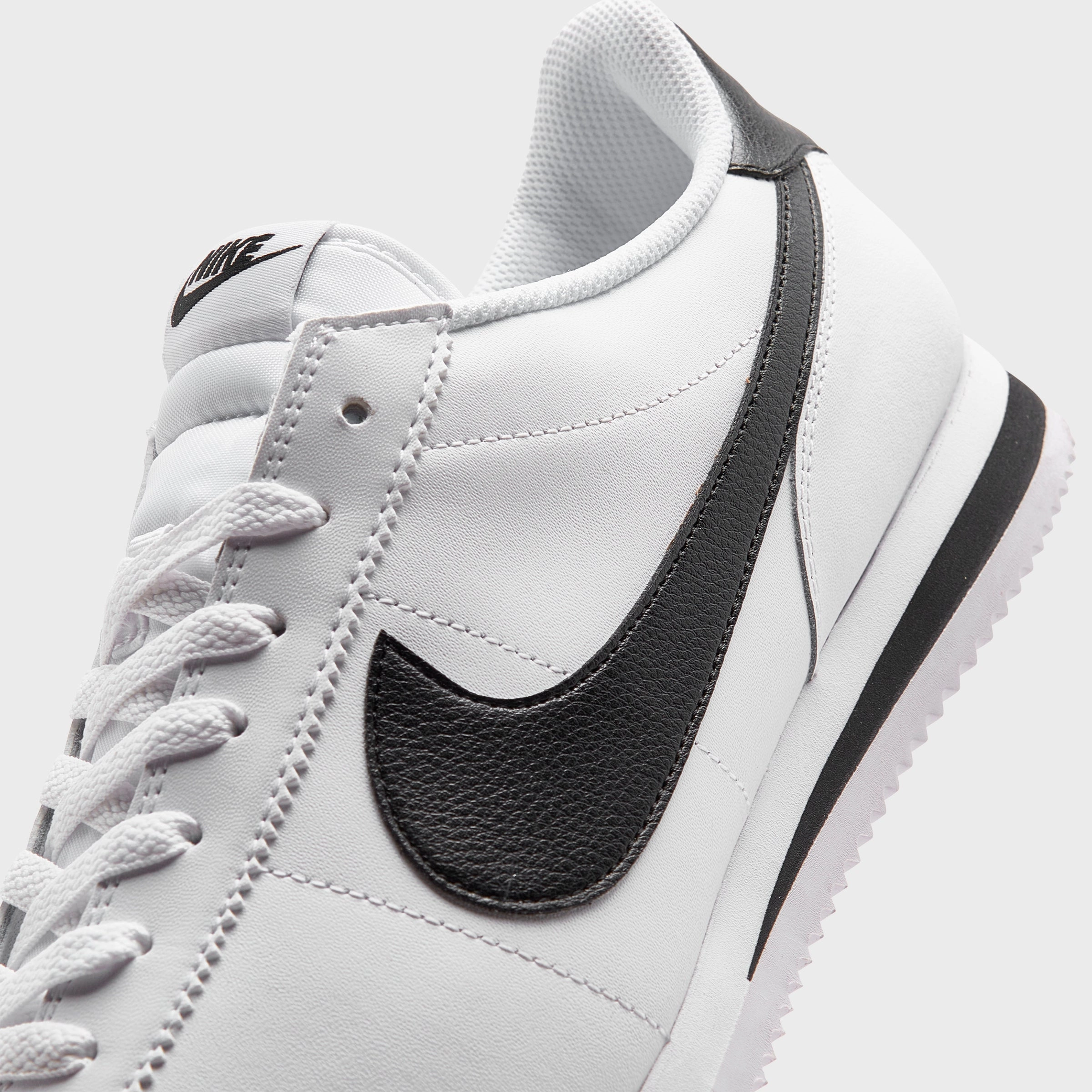 outfit pairing Breezy Feel Nike Women's Cortez White / Black