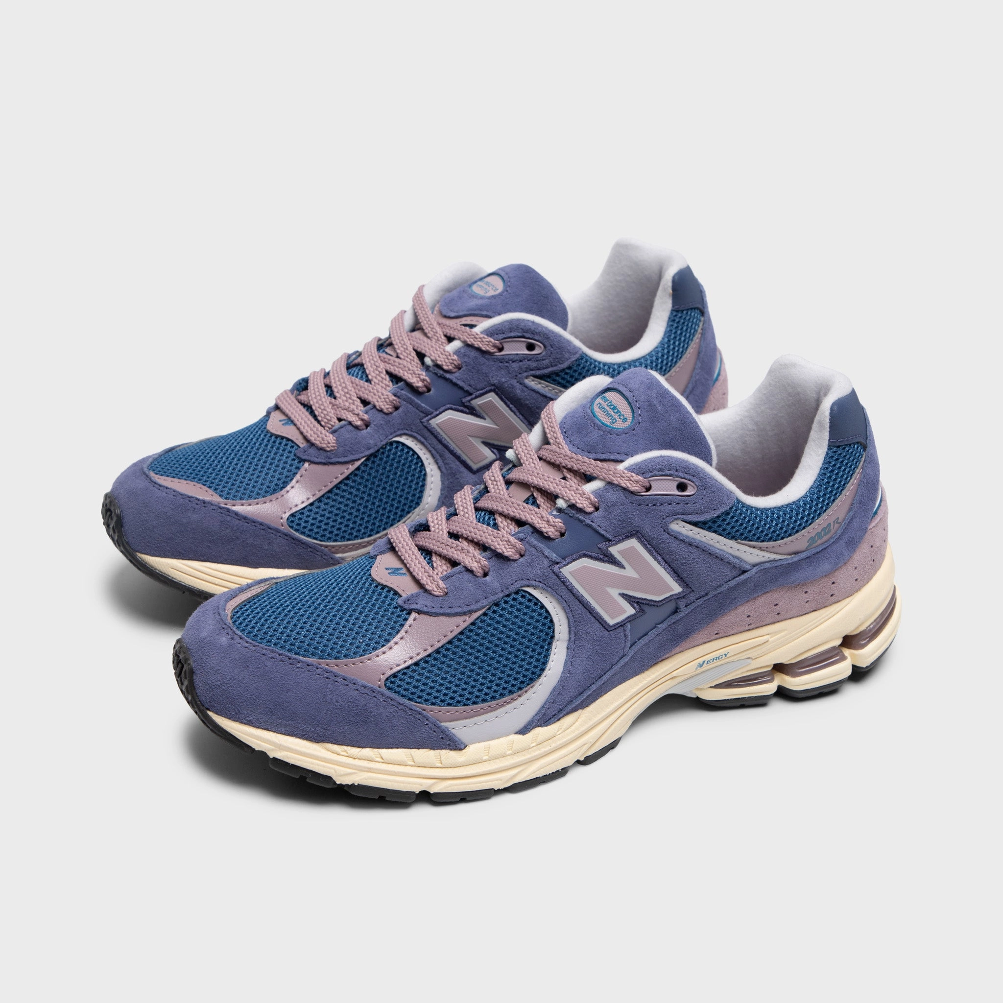 drama - themed running wear New Balance 2002R Dream State / Ice Wine