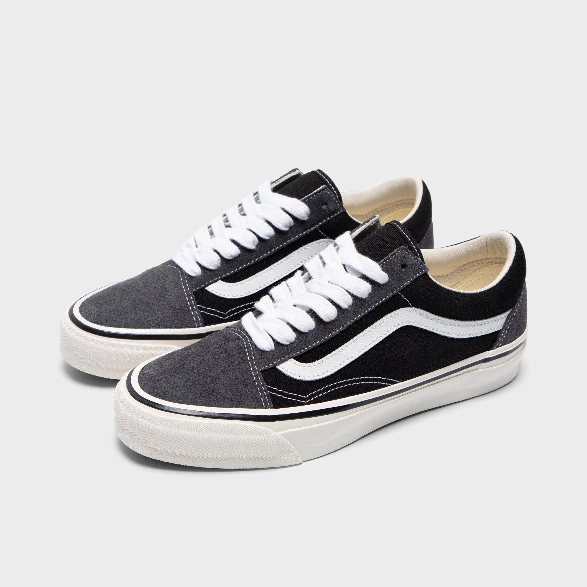 Train Step Vans LX Old Skool Suede Gray / Black