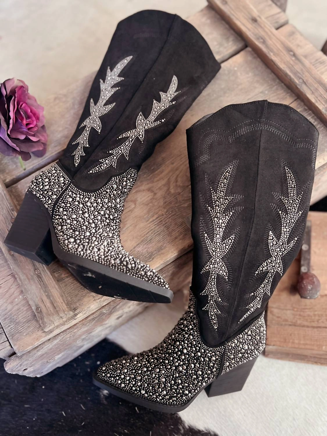 Rugged Built Outdoor Trek Women's Rhinestone Western Style Boots In Black