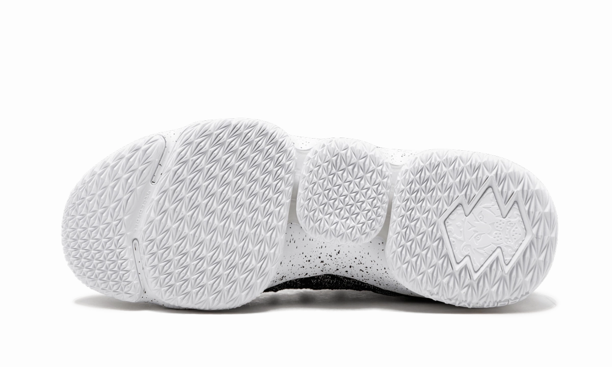 Lebron XV Team Player Flex Groove Engineering