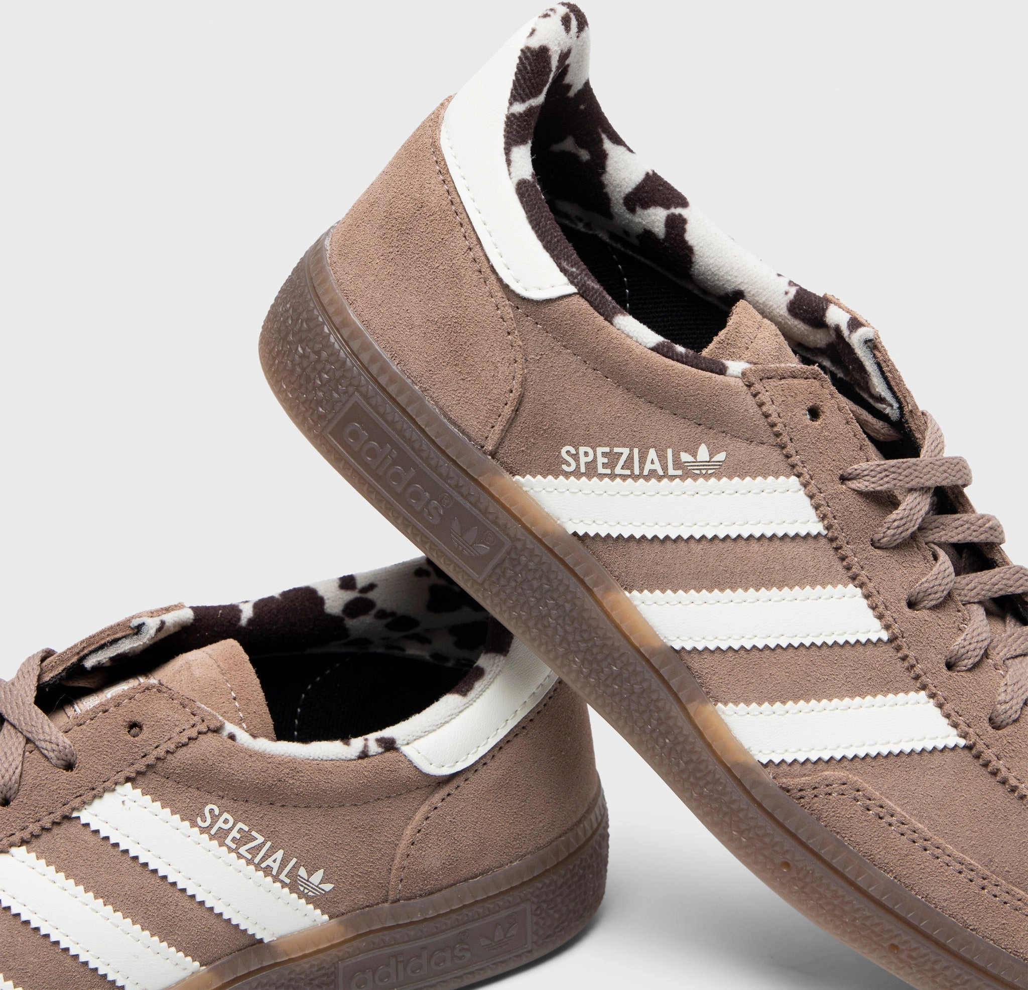 adidas Originals Women's Handball Spezial Chalky Brown / Off White - Gum Fast Entry