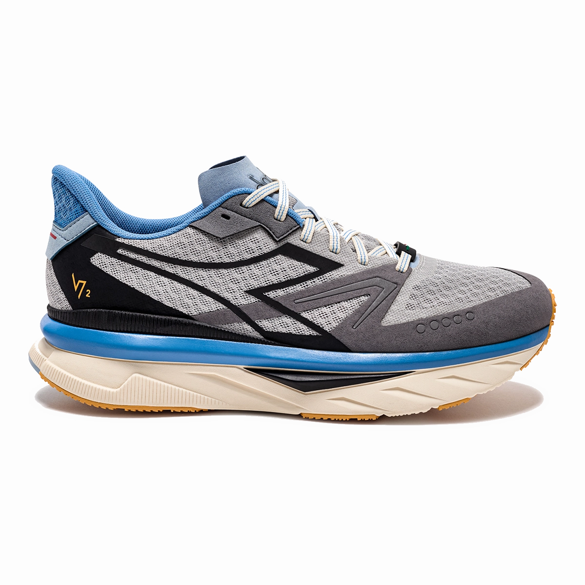 running with a hat Diadora Atomo V7000 2