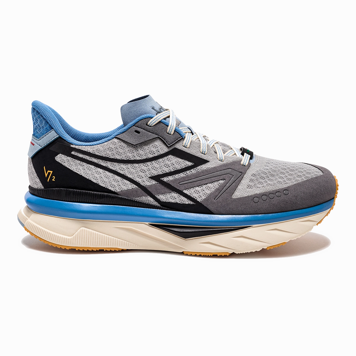 Diadora Atomo V7000 2 running in the wind shoes gravel - path running shoes