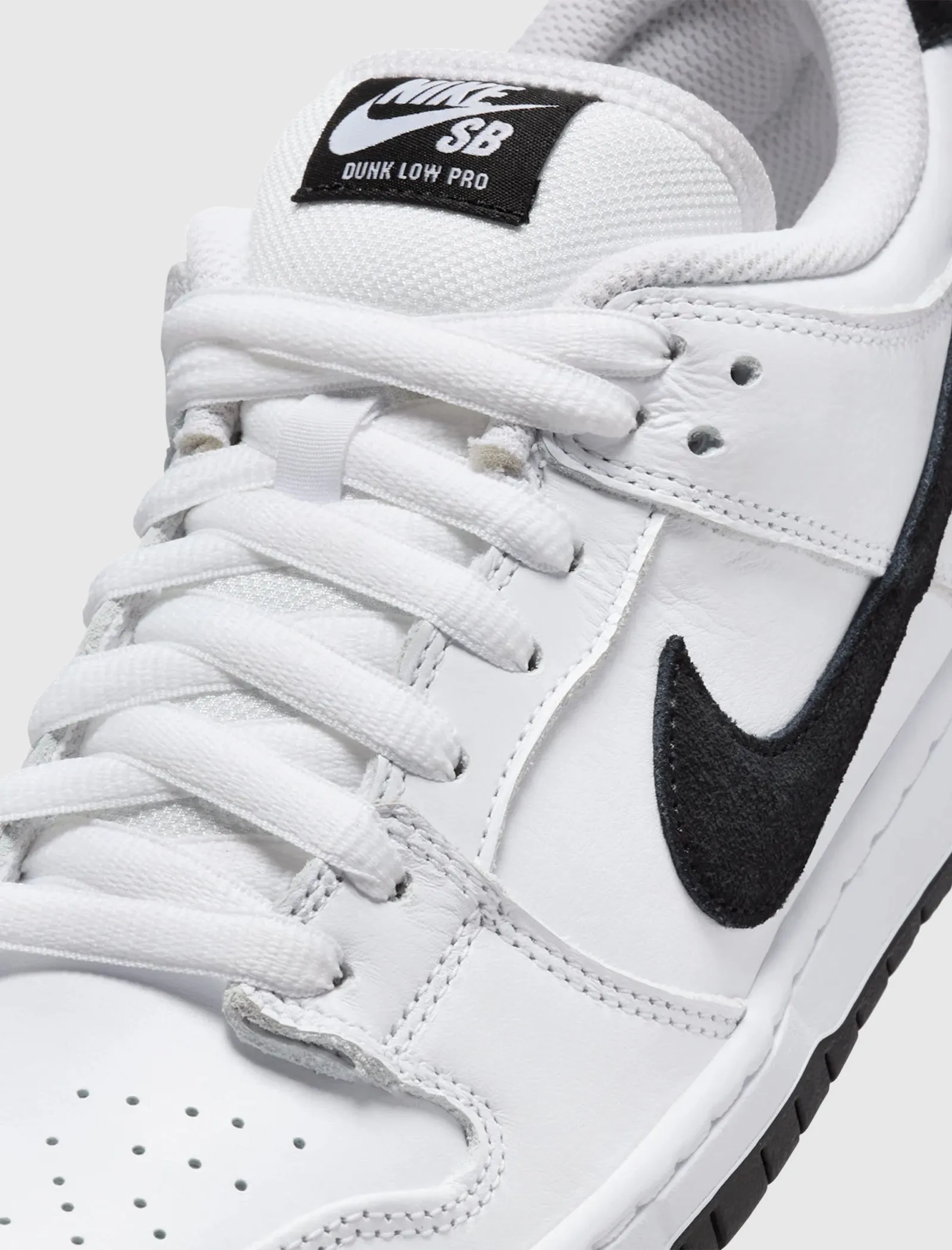 DUNK LOW "WHITE/BLACK" Forest Mood Care Ease