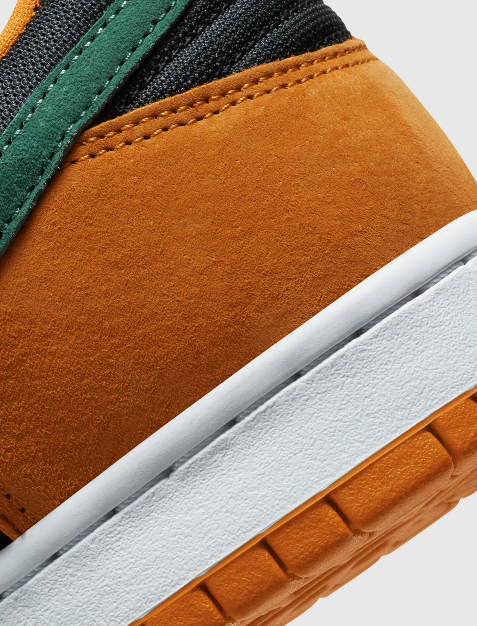 Feather Light Travel Enthusiasts High Top DUNK LOW "CERAMIC"