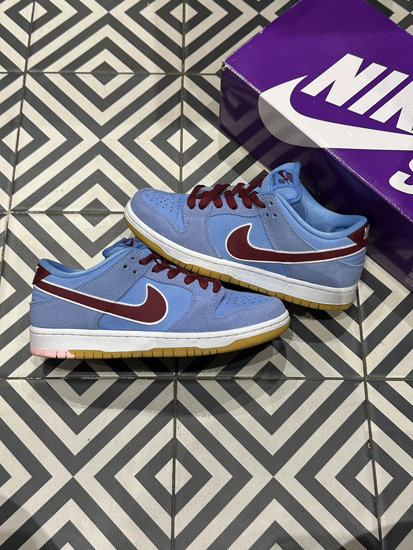 Dunk SB Philadelphia Philies (Taille 38,5) Enhanced Mobility Cushioned Tongue