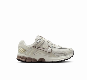Women's Nike Zoom Vomero 5 Distinctive flair