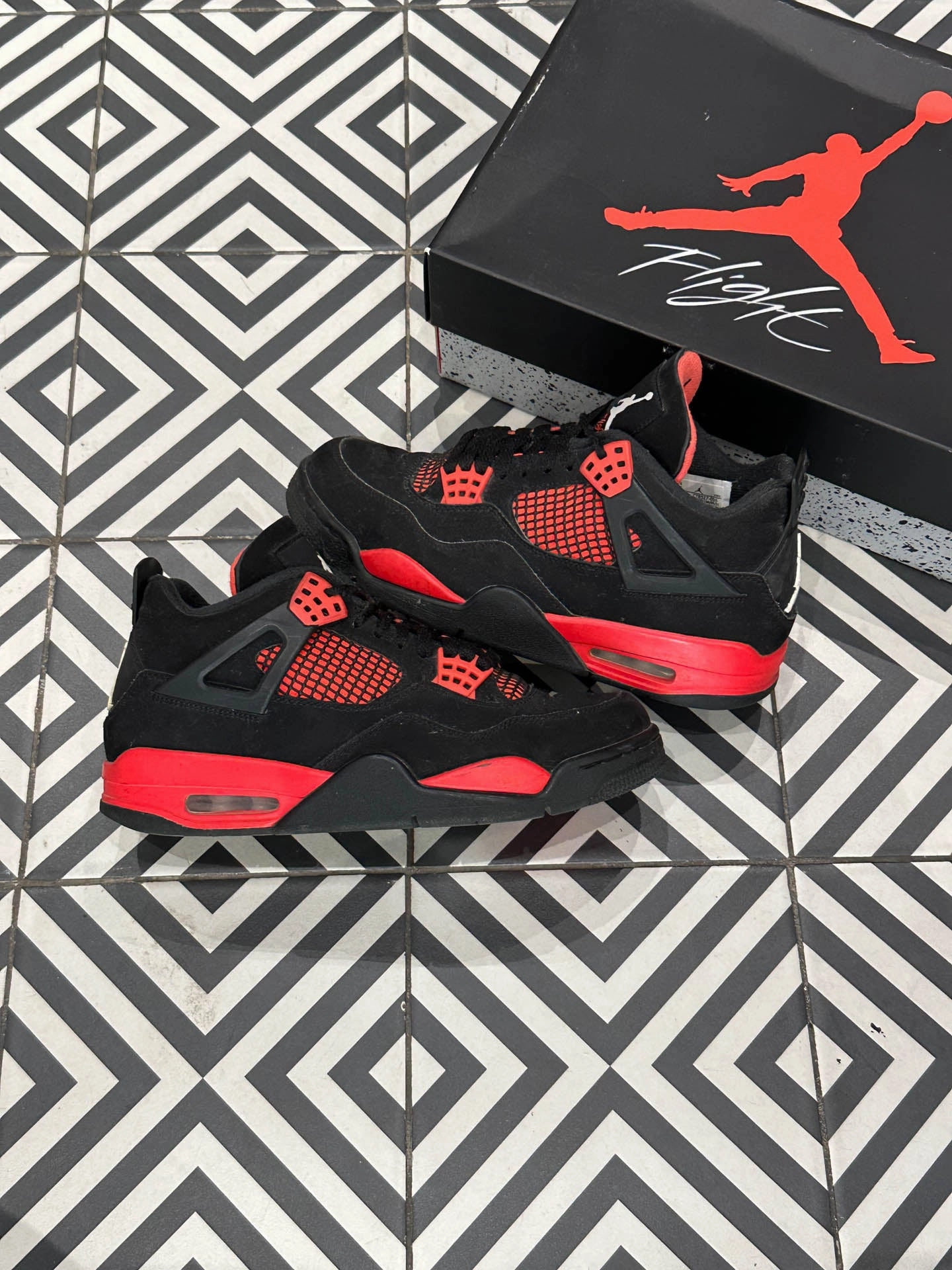 Jordan 4 Red Thunder (Taille 42) Temperature control Multipurpose