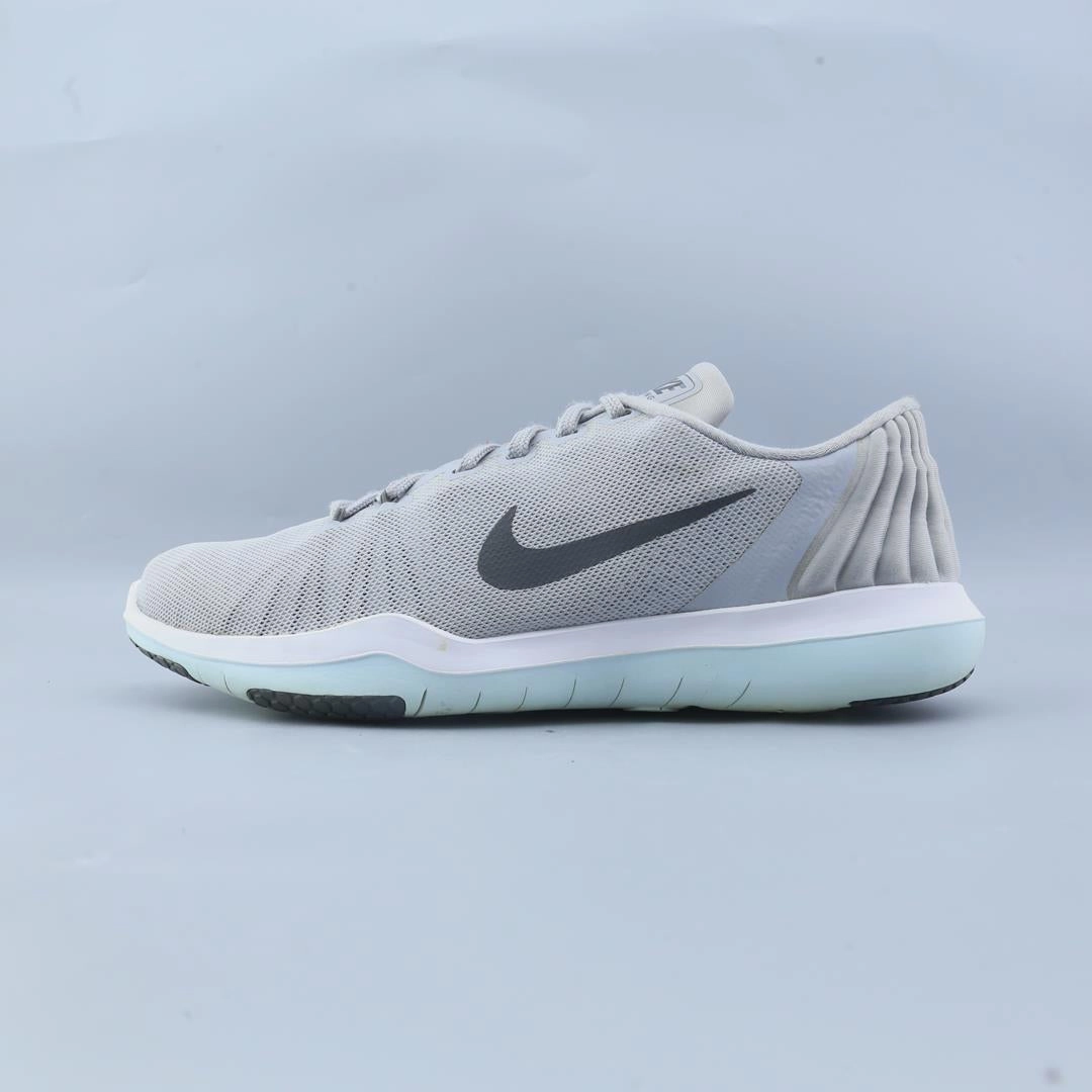 smooth - sole shoes NIKE FLEX SUPREME TRAINER 5
