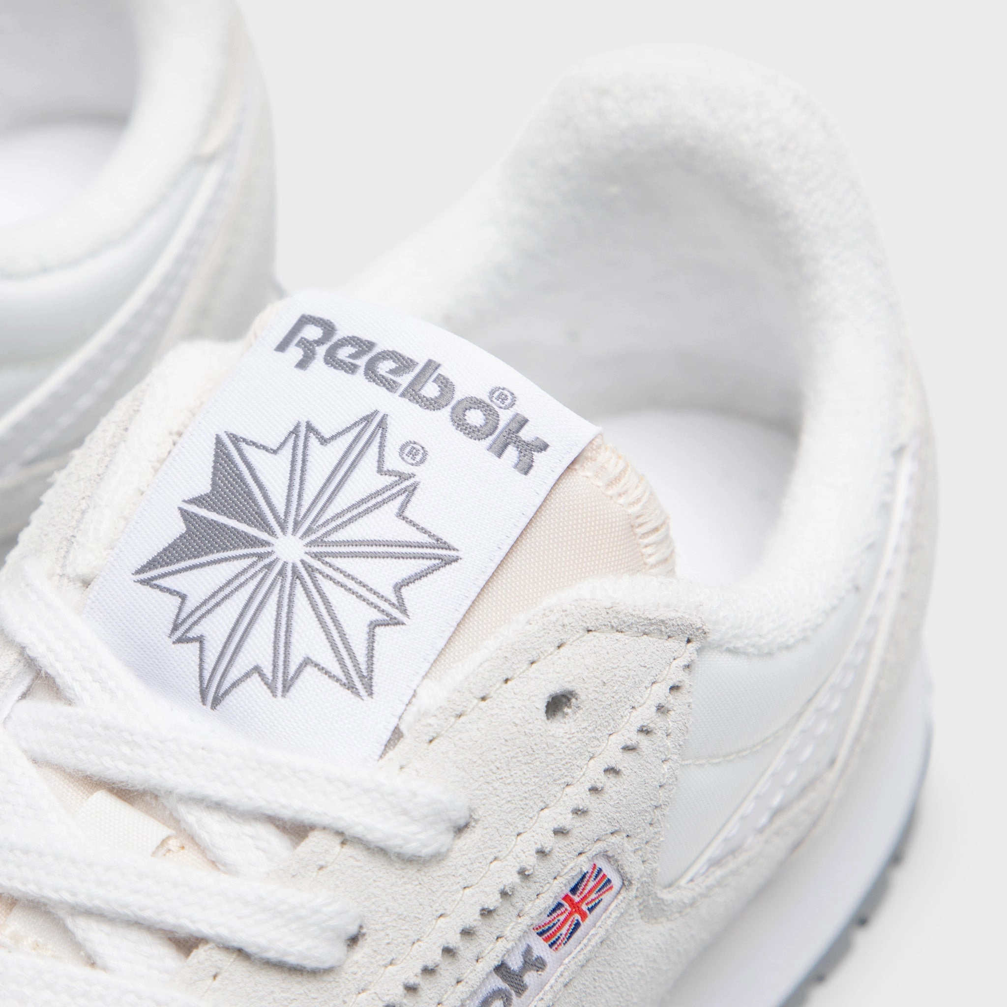 Fast Motion Reebok Women's Classic AZ Barely Grey / Barely Grey - White