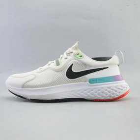 NIKE REACT MILER Flexible Comfort