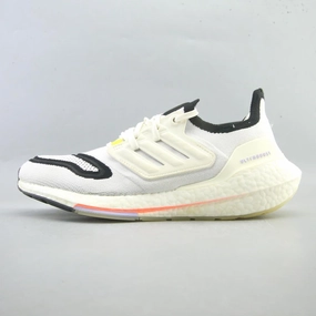 running in a spinning studio shoes ADIDAS ULTRABOOST 22