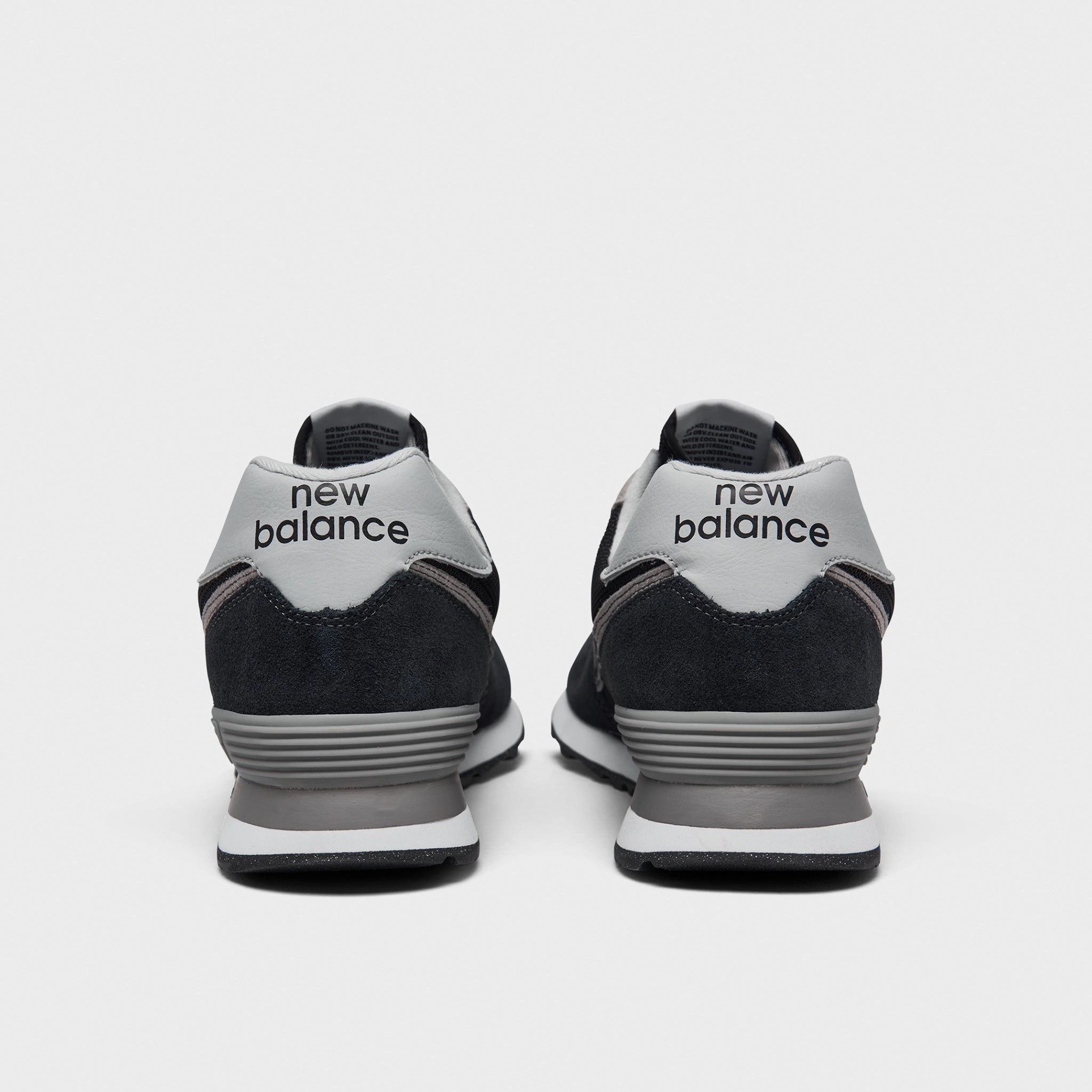 running in groups smooth - surface - slipperiness shoes New Balance ML574EVB / Black
