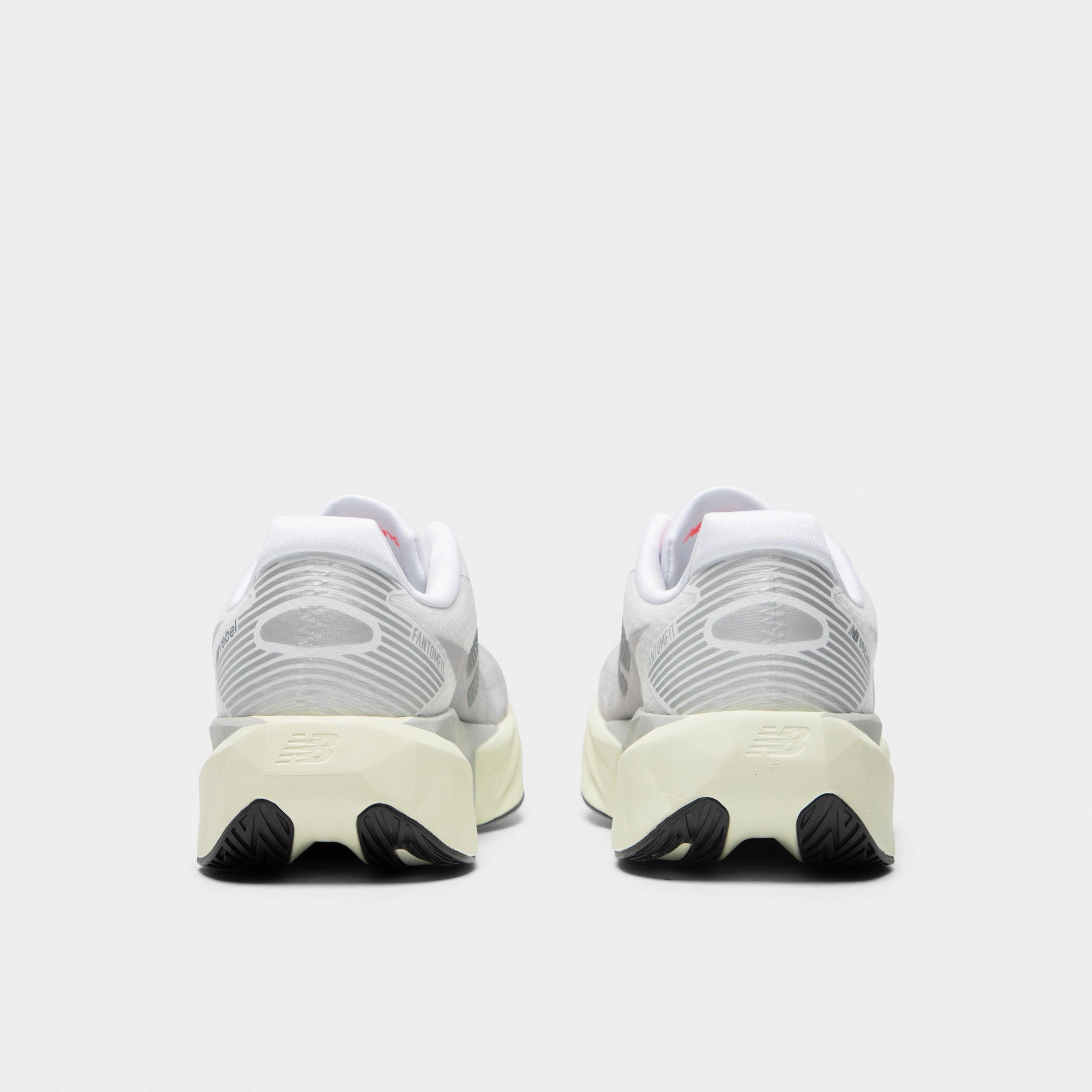 snowy - day shoes New Balance FuelCell Rebel v5 White / Grey
